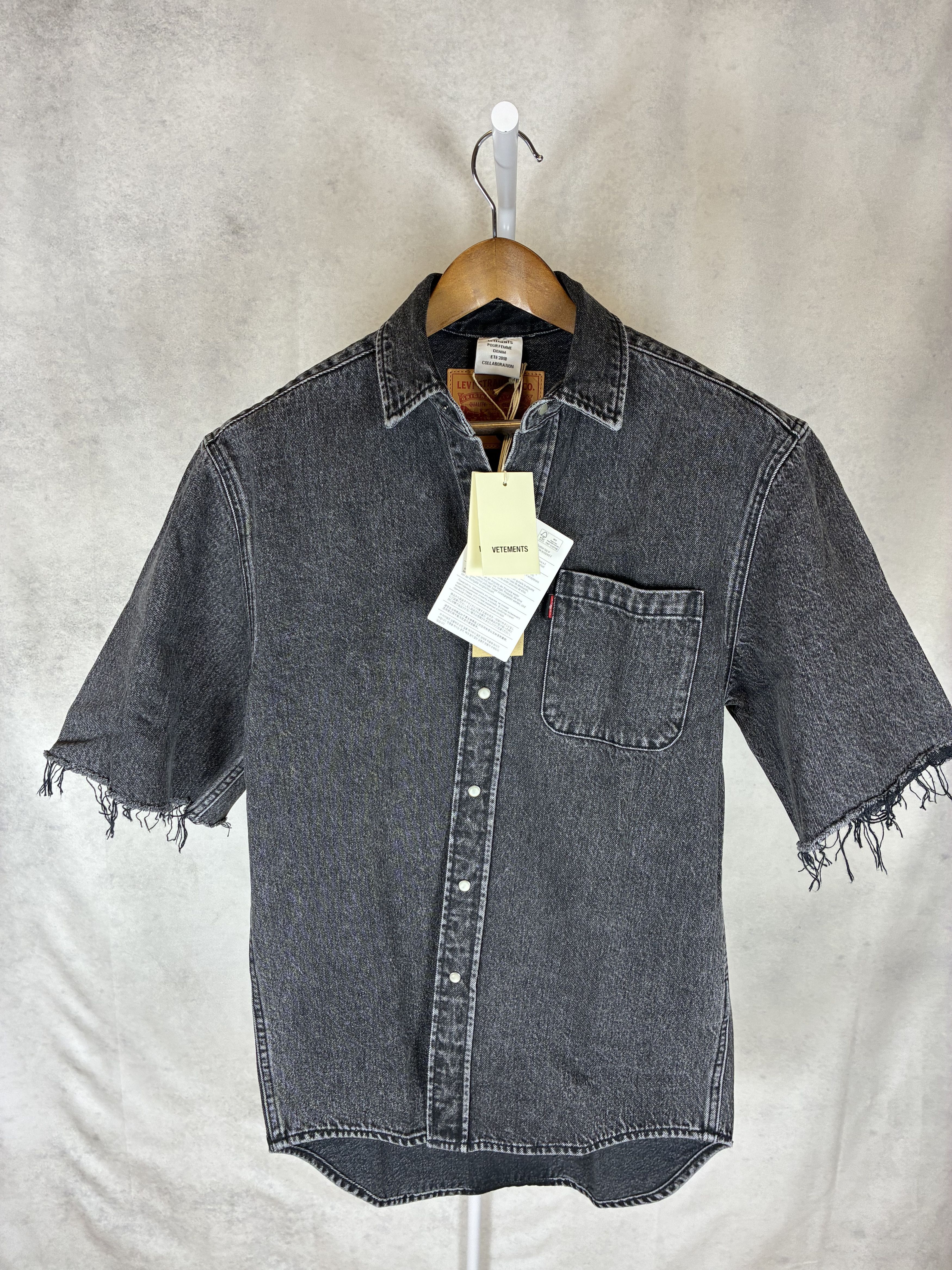 Levi's × Vetements RARE Vetements SS18 x Levi's Demna Reconstructed Denim Shirt Size US M / EU 48-50 / 2 - 3 Thumbnail