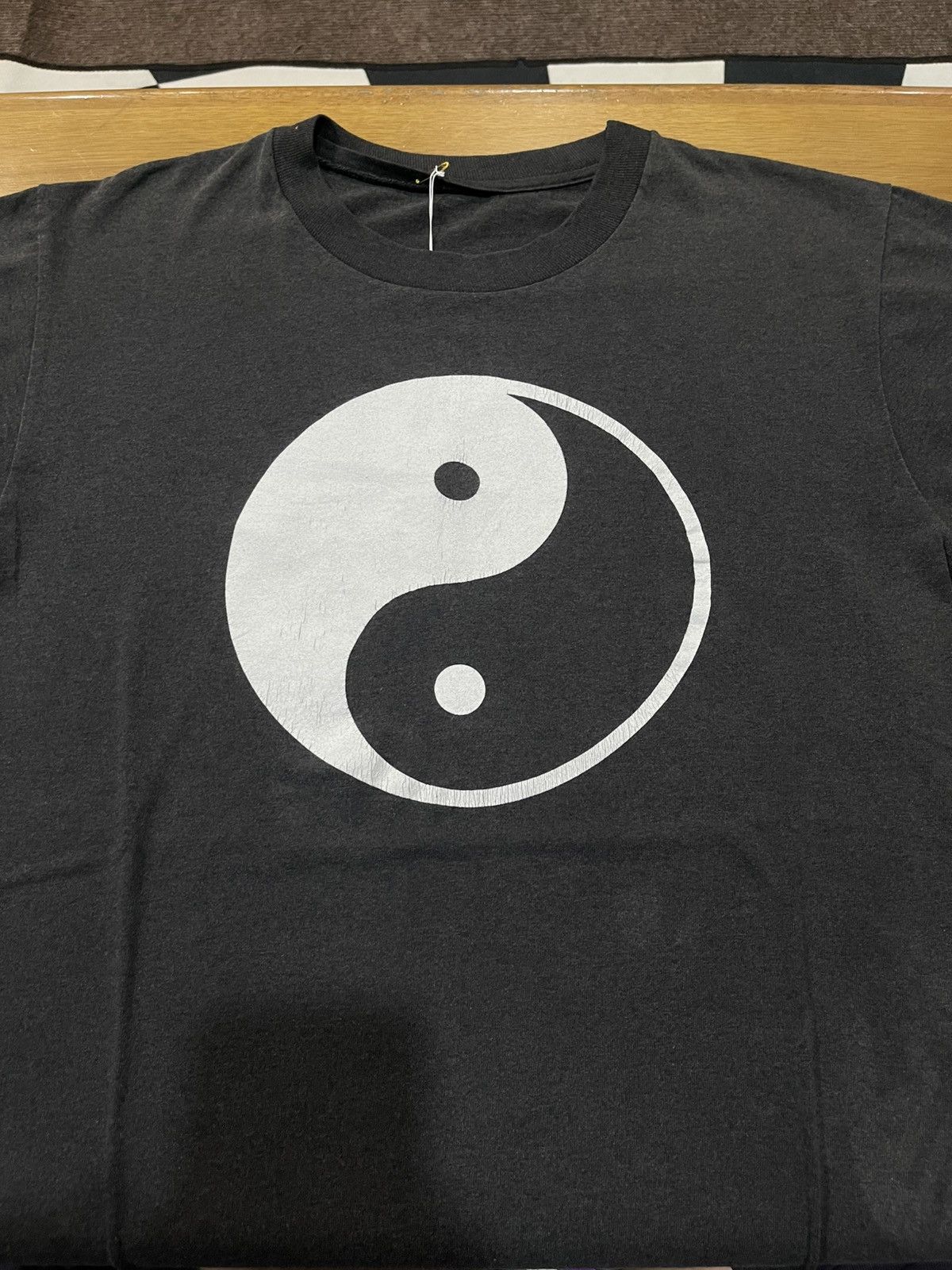 Vintage Vintage 90s Ying-Yang T shirt M. Size US M / EU 48-50 / 2 - 3 Thumbnail