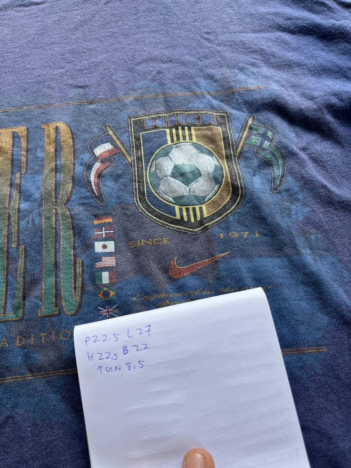 Nike 🔥RARE Vintage Nike Soccer Worldwide Big Logo 90s Tee Size US M / EU 48-50 / 2 - 9 Thumbnail
