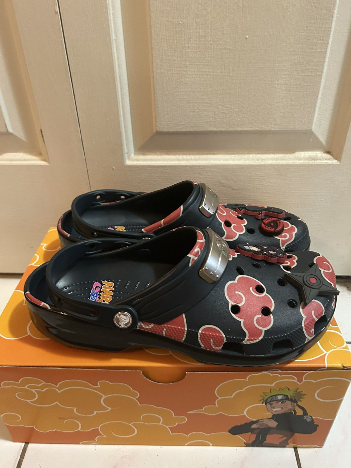Crocs Naruto x crocs itachi 13M Size US 13 / EU 46 - 1 Thumbnail