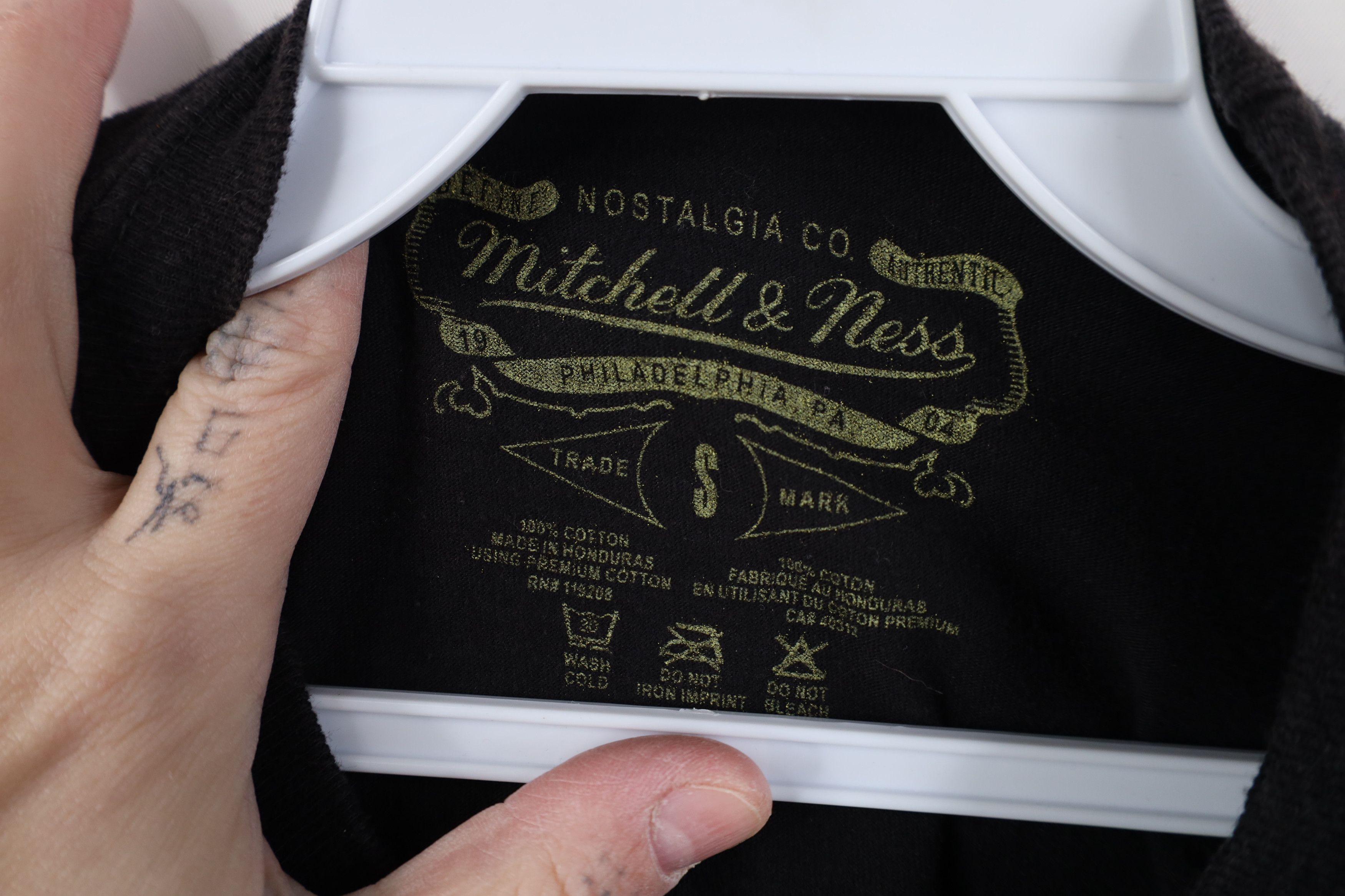 Mitchell & Ness Retro Mitchell and Ness Magazine Allen Iverson T-Shirt Black Size US S / EU 44-46 / 1 - 12 Thumbnail
