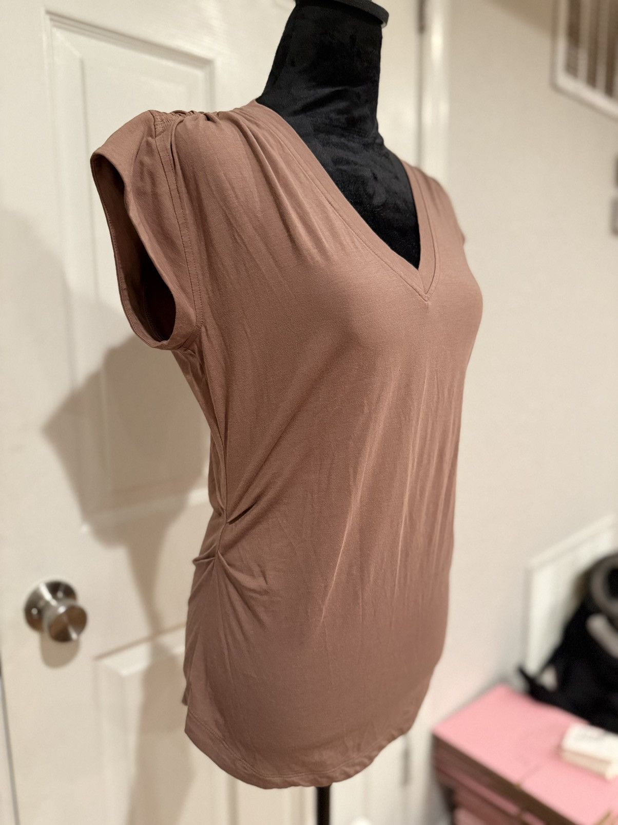 Athleta Athleta Brown V-Neck Cap Sleeve Tee - Size Small Petite Size XXS / US 00 / IT 34 - 4 Thumbnail