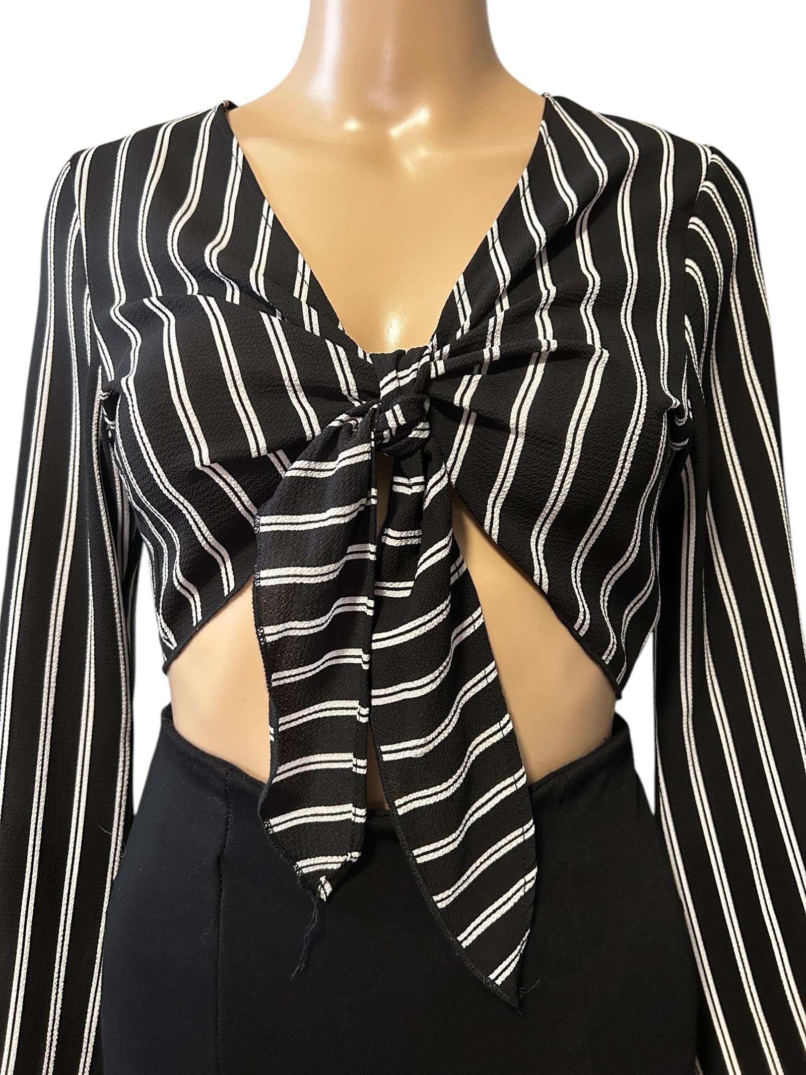 Designer Trendy Black & White Striped Crop Top with Tie Front Size M / US 6-8 / IT 42-44 - 1 Thumbnail