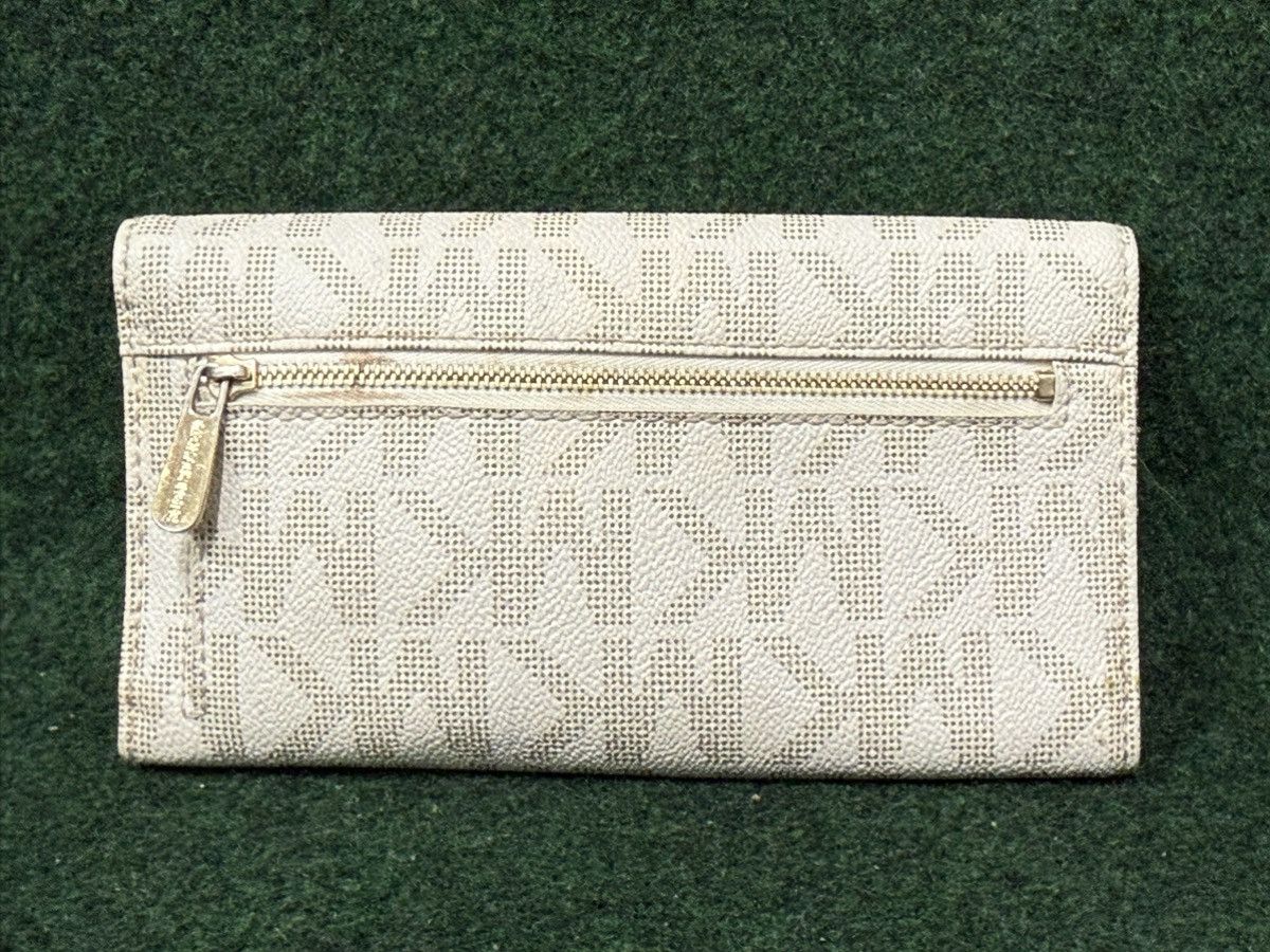 Michael Kors Michael Kors Monogram Jet Set Travel Continental Wrislet Size ONE SIZE - 3 Thumbnail