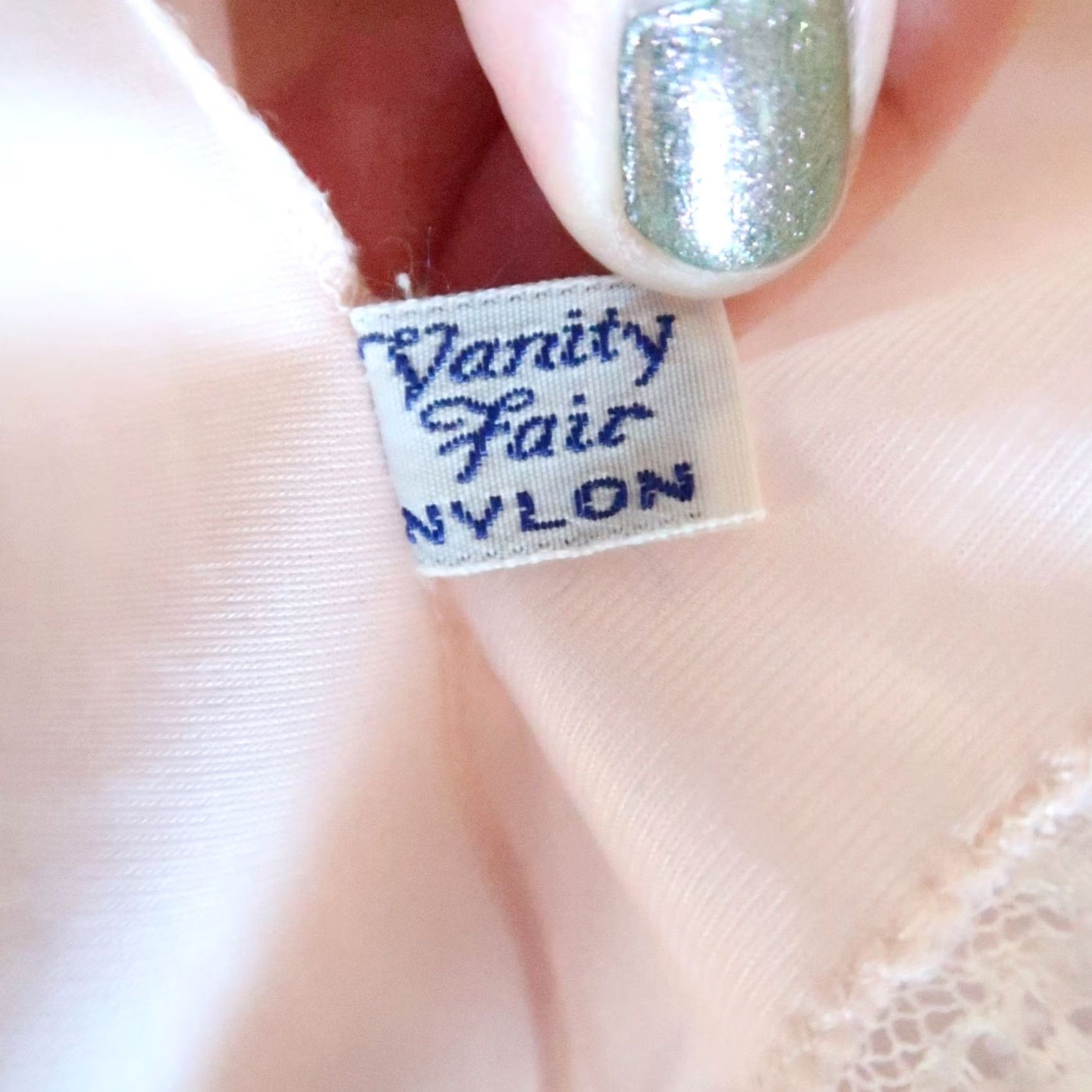 Vintage VINTAGE Vanity Fair Dress Nylon Sleevless Nighty Slip 80s Pink S Womens 80s Size S / US 4 / IT 40 - 7 Thumbnail