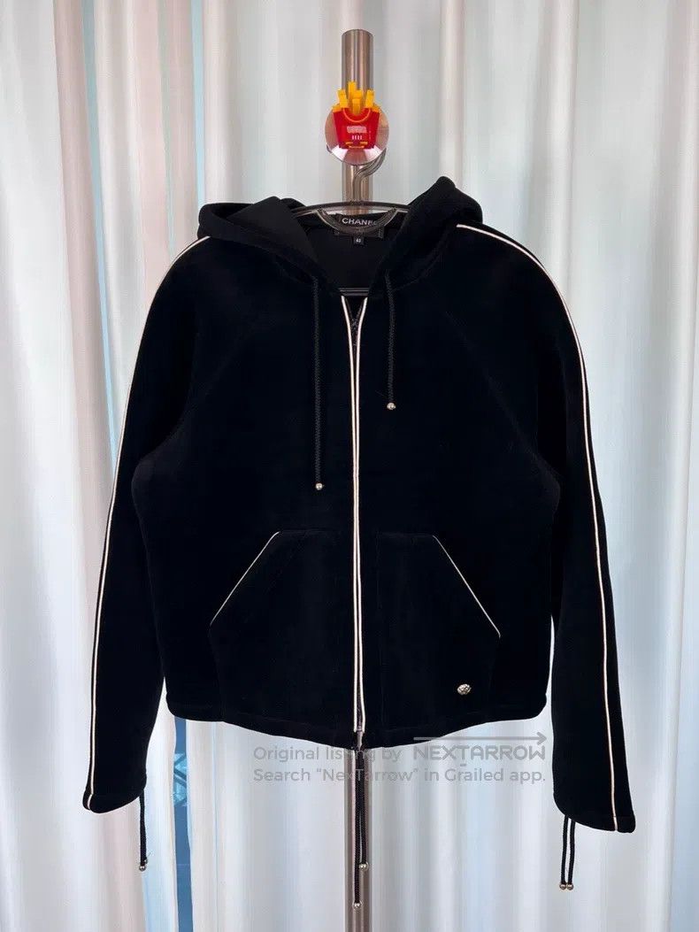 Other Chanel Velvet jacket sports style hoodie jacket Size M / US 6-8 / IT 42-44 - 1 Thumbnail