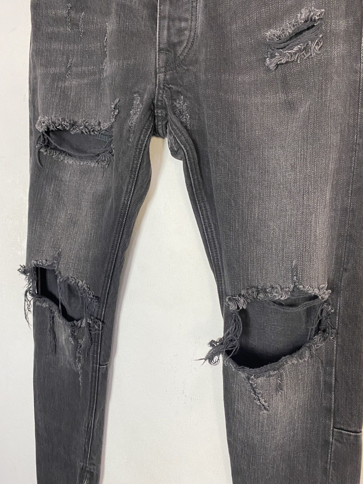 Fear of God Hype Fear Of God Fourth Collection Distressed Denim Selvedge Size US 32 / EU 48 - 19 Thumbnail