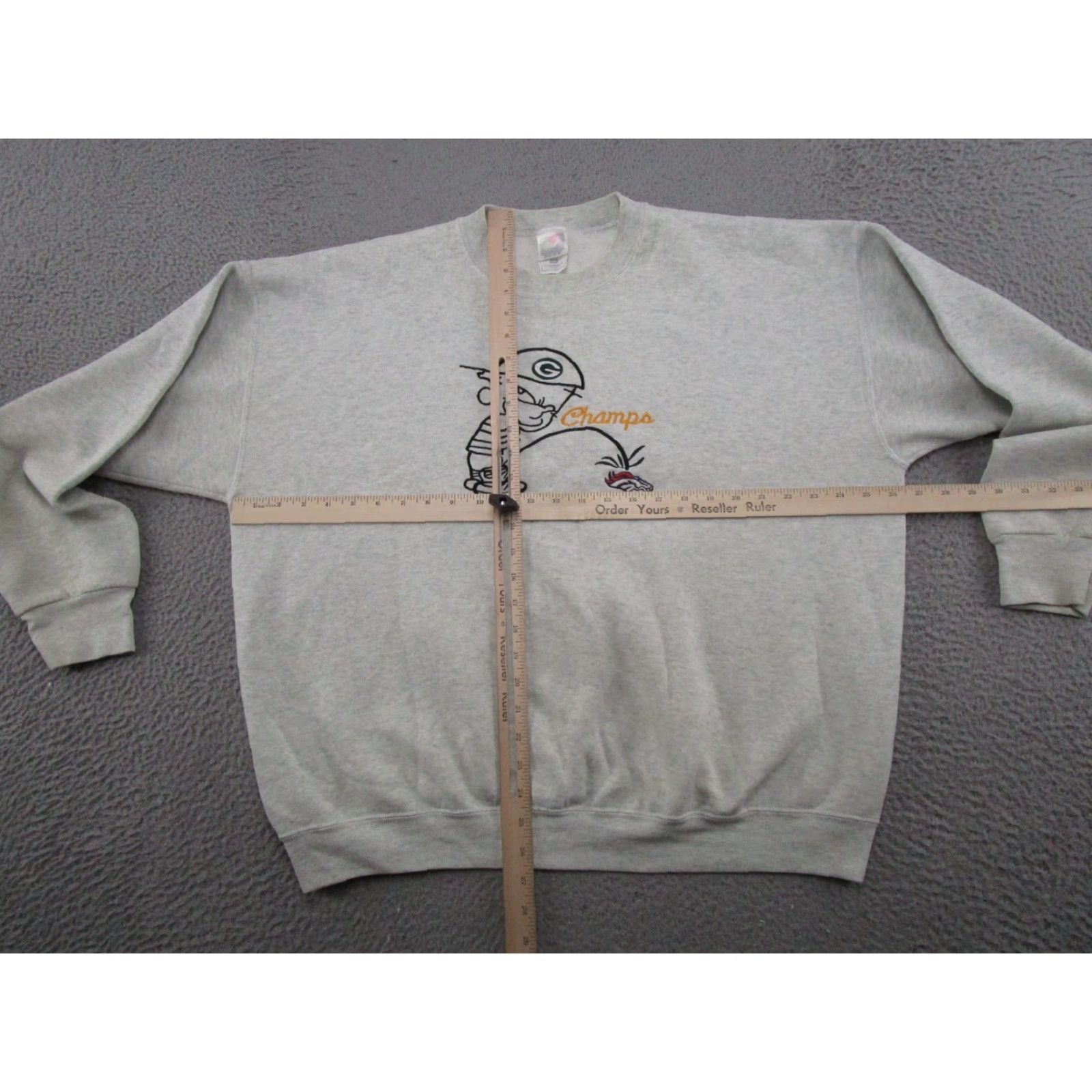 Fruit Of The Loom VINTAGE Green Bay Packers 90s Comedy Peeing on Broncos Sweatshirt Size 2XL Men Pullover Crew Neck Gray Cotton Logo Sports All Seasons Hooded Size US XXL / EU 58 / 5 - 7 Thumbnail