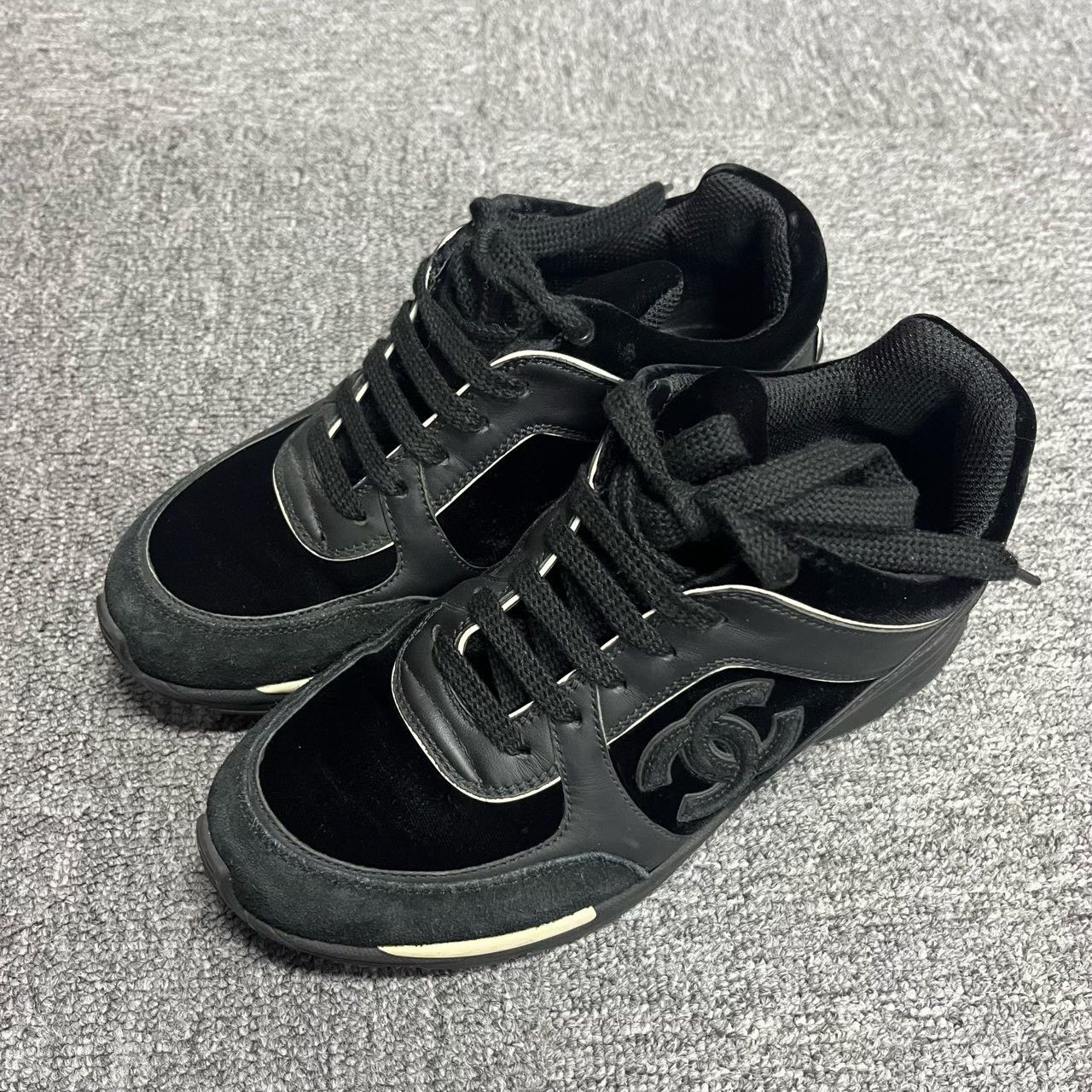 Chanel Chanel Black White CC Logo Sneakers Size US 5.5 / IT 35.5 - 1 Thumbnail