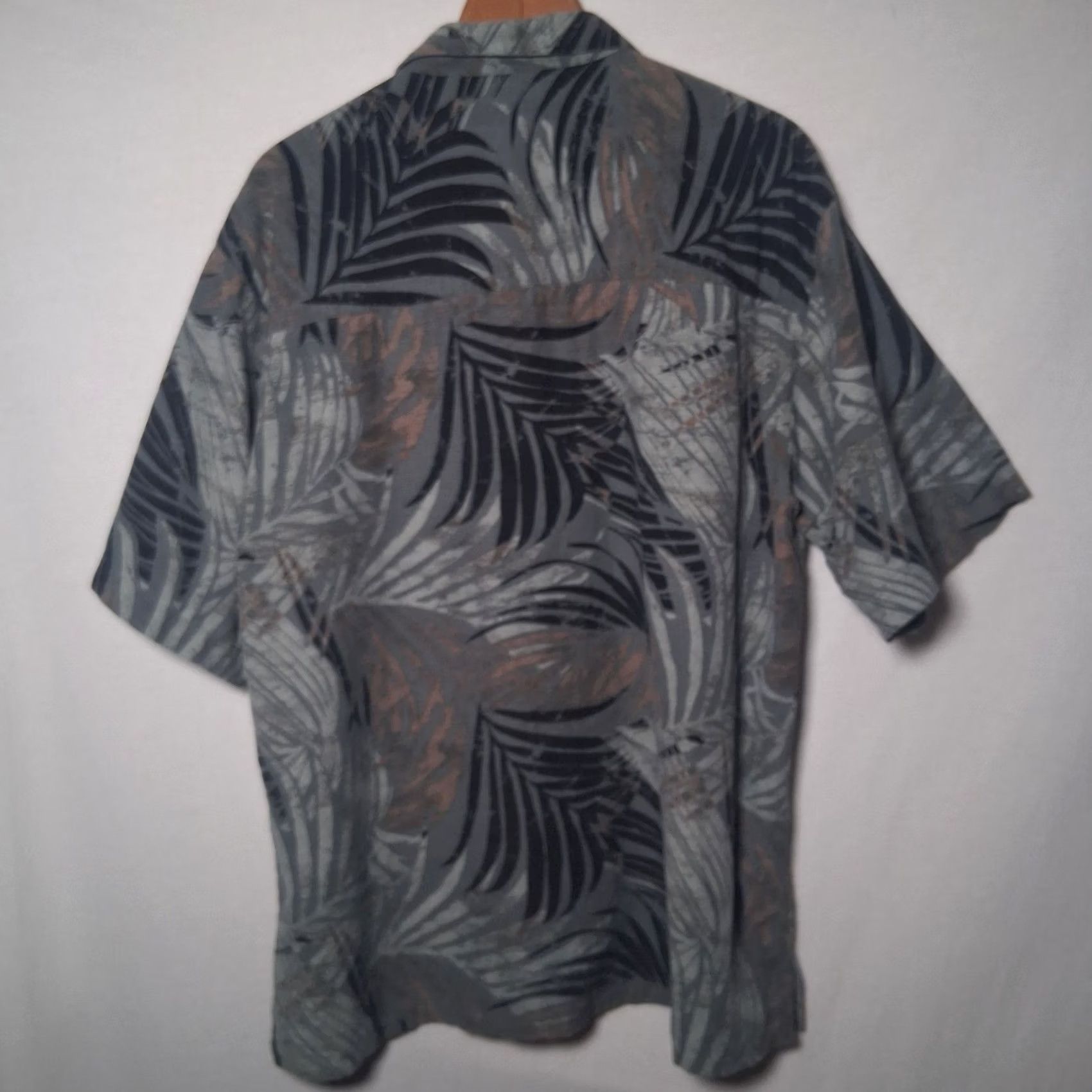 Banana Republic Banana Republic Silk Shirt L Gray Palms Tropical Beach Hawaiian Aloha Button-Up Short Sleeve Casual Size US L / EU 52-54 / 3 - 3 Thumbnail