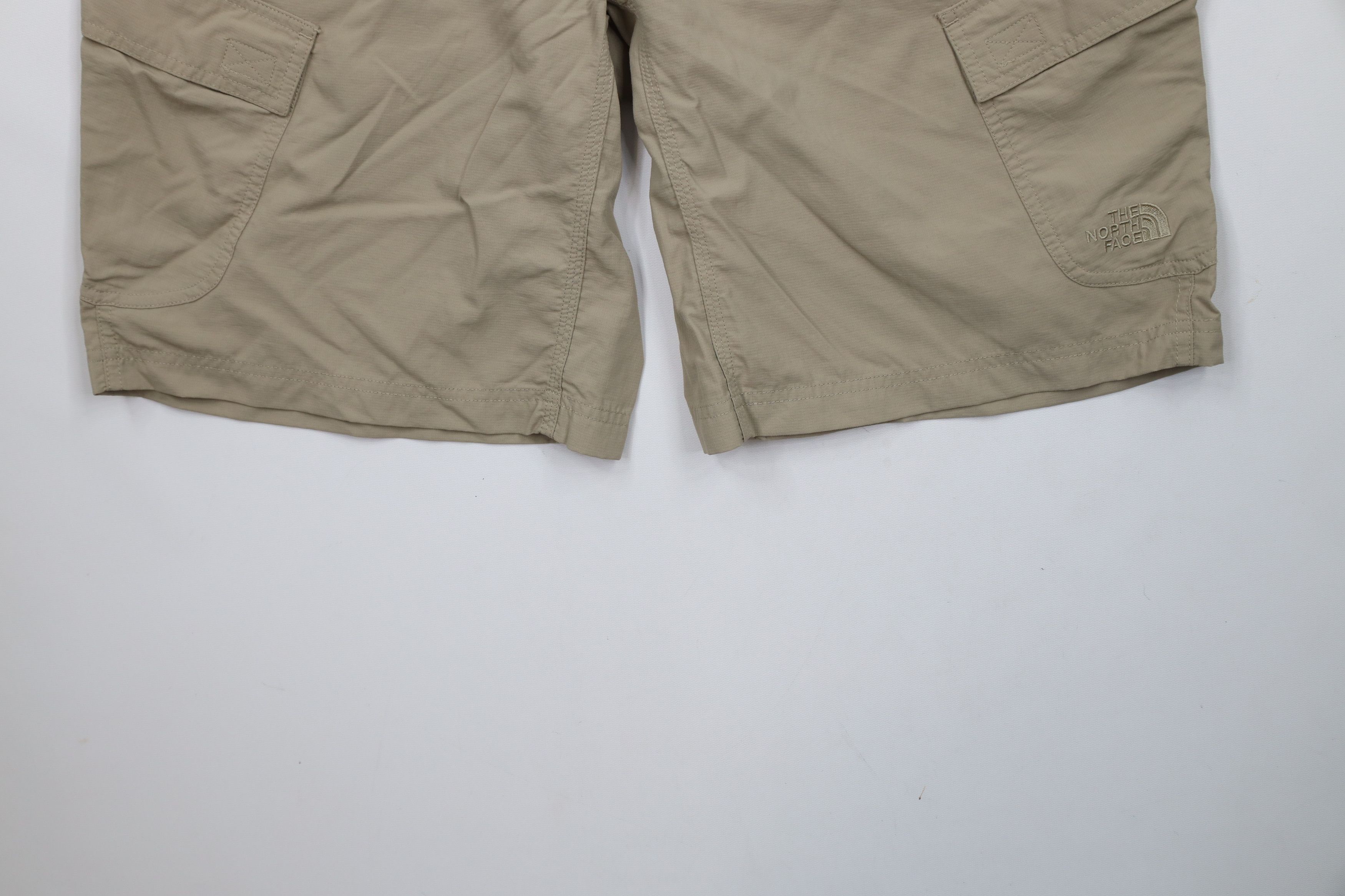 The North Face × Vintage The North Face Hiking Above Knee Cargo Shorts Beige Nylon Size US 36 / EU 52 - 4 Thumbnail