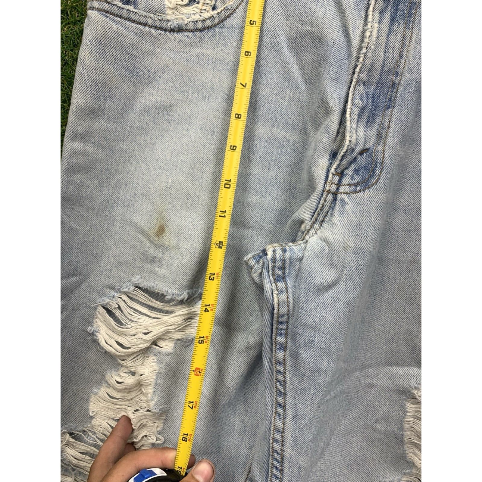 Levi's VINTAGE Levi's 560 Jeans Mens 33x30 Tapered Loose Fit Denim Made in USA 90s Retro Size US 33 - 5 Thumbnail