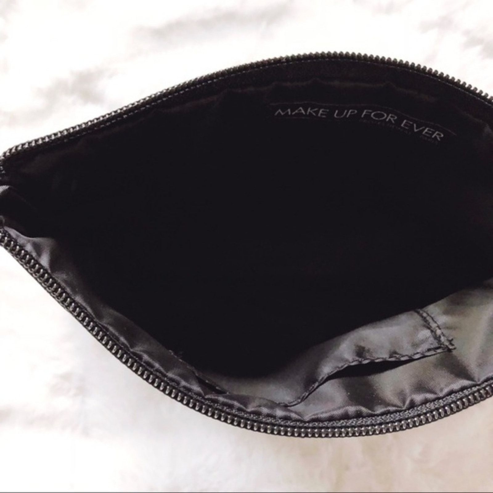 Other Makeup Forever Black Makeup Bag with Design Size ONE SIZE - 2 Thumbnail