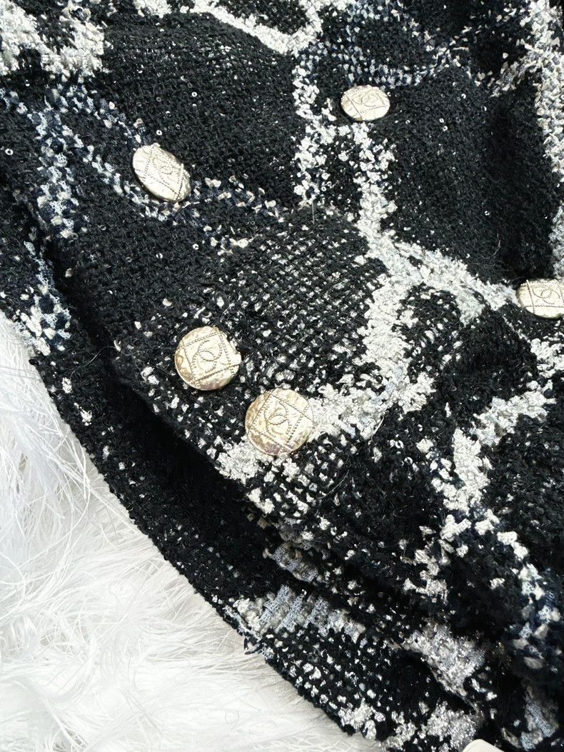 Chanel Chanel 19 beaded embroidered lapel mixed-color clover patt Size XS / US 0-2 / IT 36-38 - 5 Thumbnail