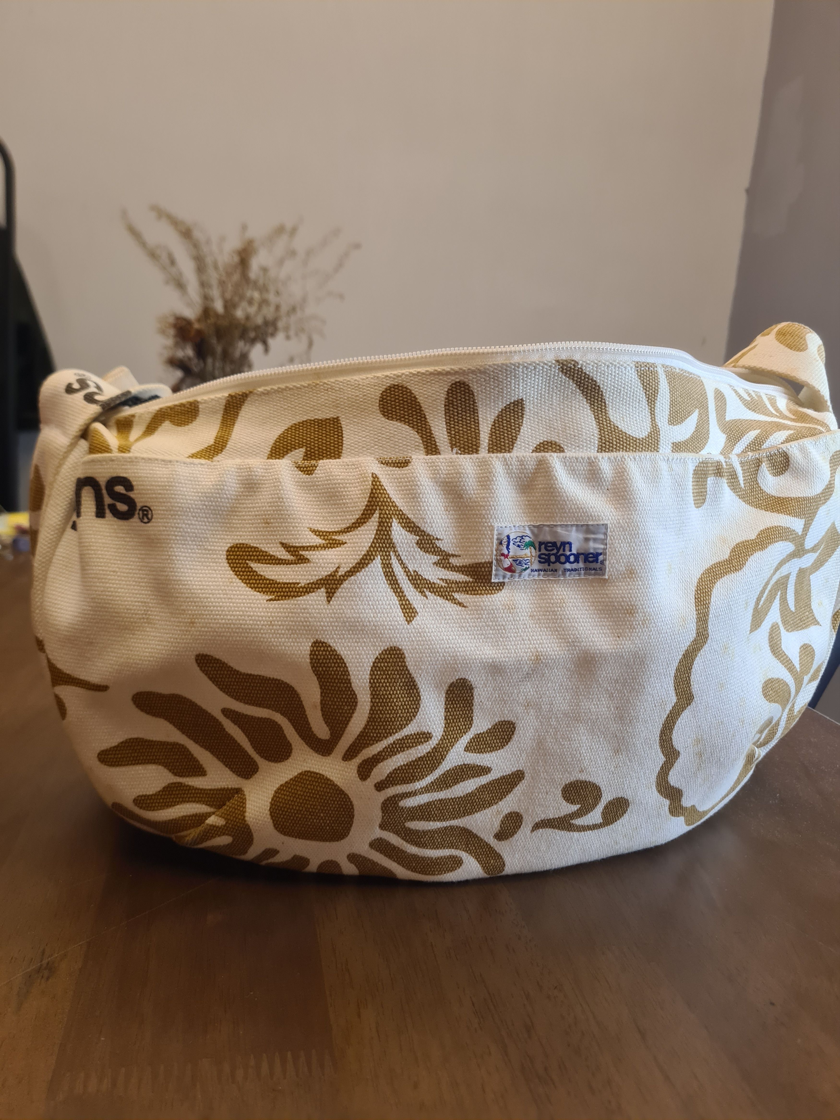 Reyn Spooner Reyn spooner banana newspaper slingbag Size ONE SIZE - 6 Thumbnail