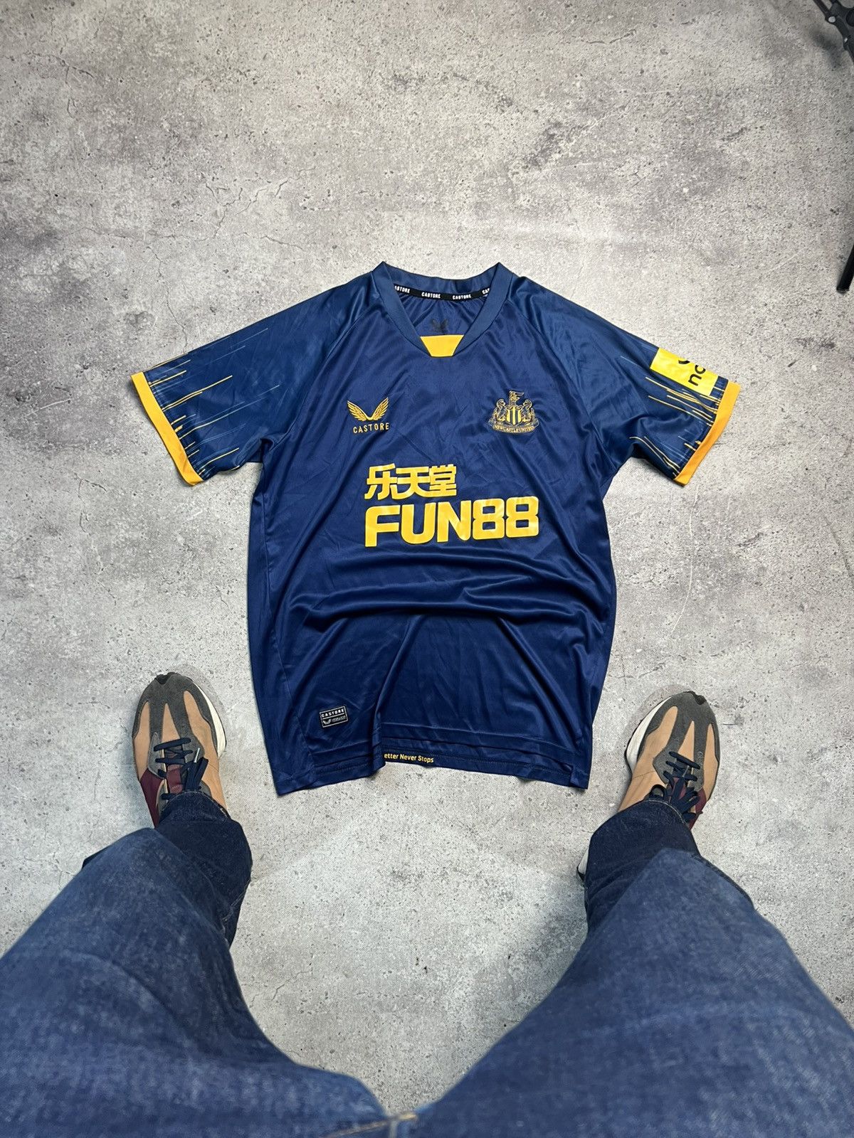 Vintage ⚽️ Newcastle Soccer Jersey #2 Trippier Y2K Football T-shirt 🔥 Size US M / EU 48-50 / 2 - 1 Thumbnail