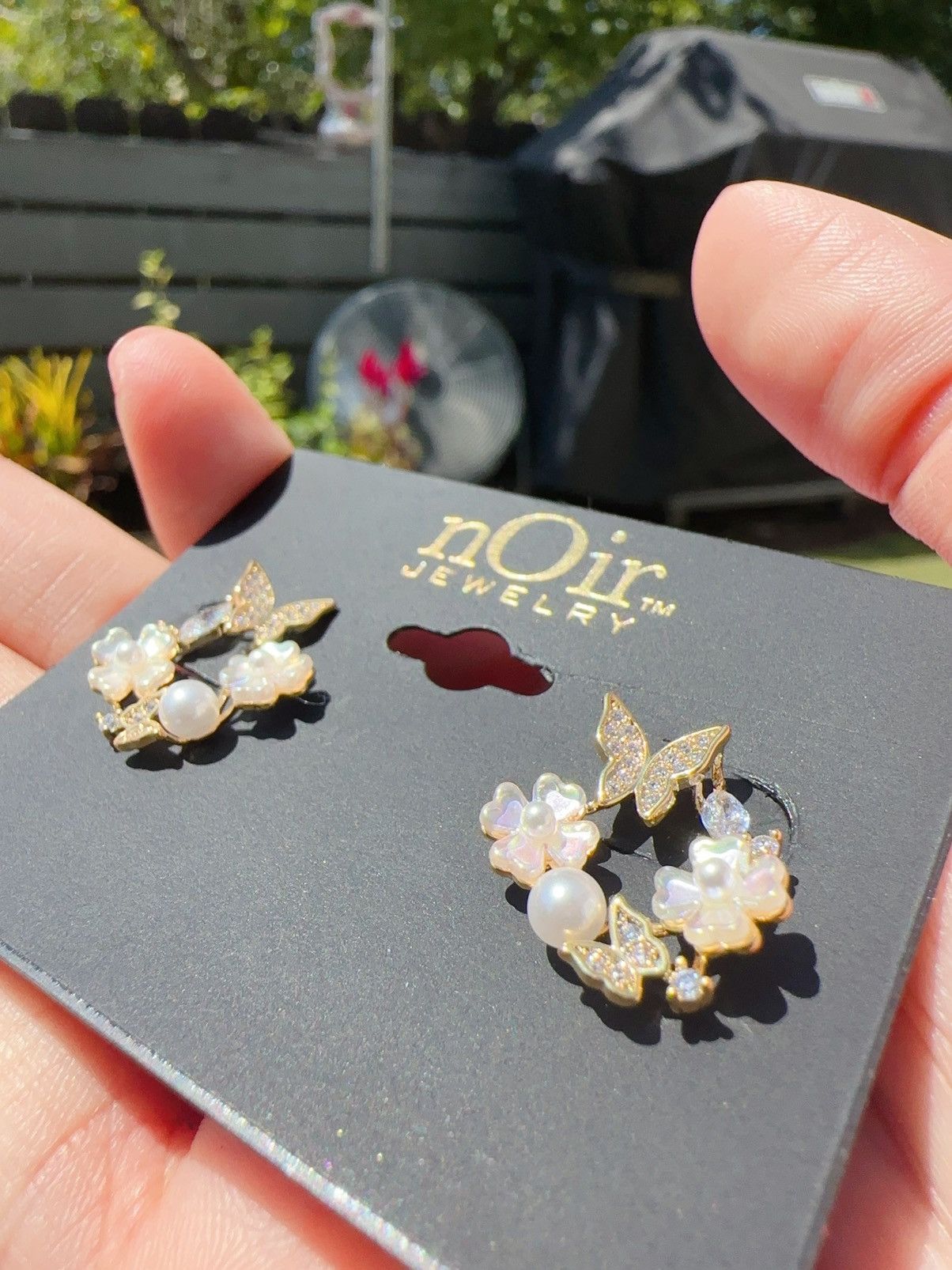 Designer Noir stud circle white flower pearl fine paved butterfly Size ONE SIZE - 2 Thumbnail