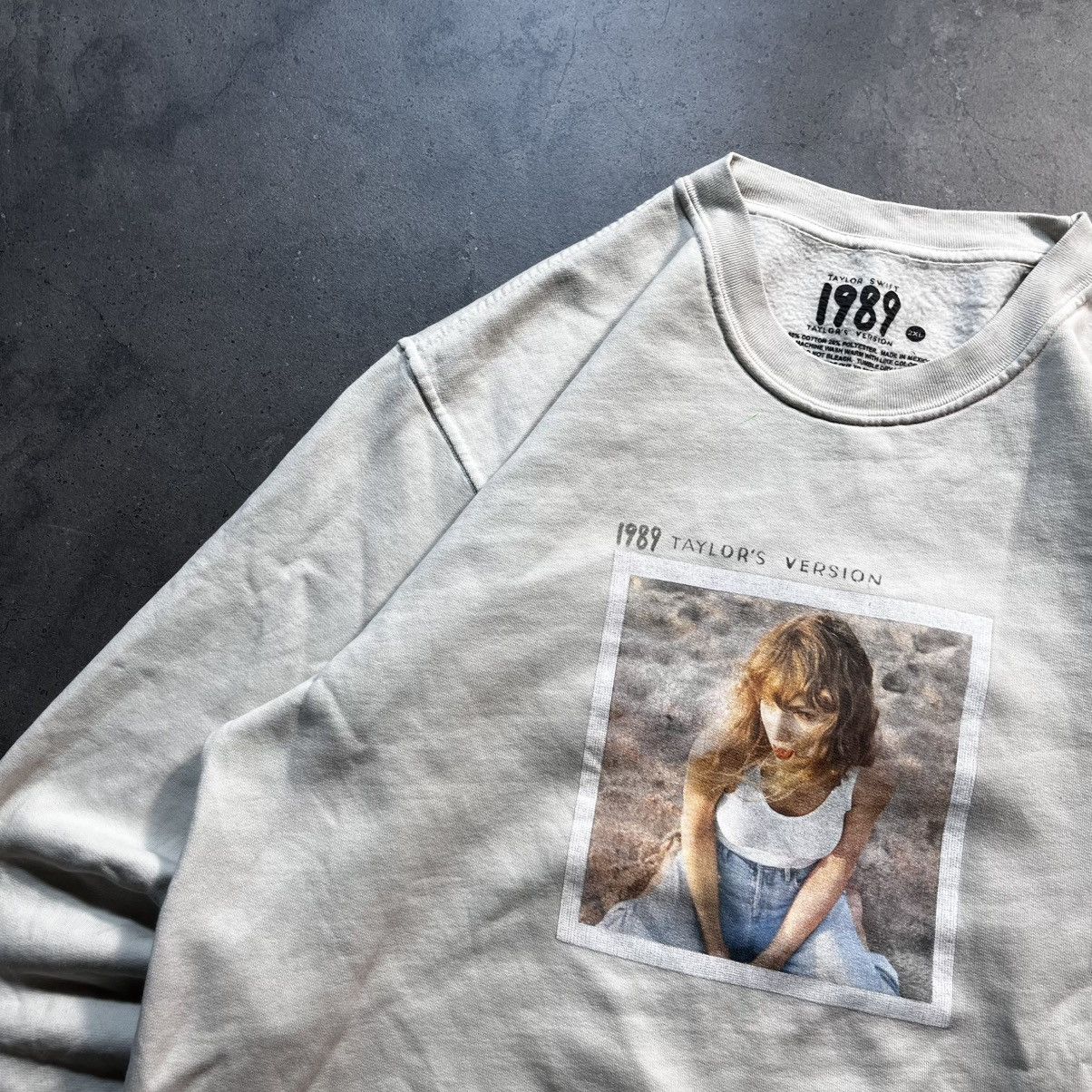 Band Tees Rare Taylor Swift 1989 Taylors Version Crewneck Sweatshirt Size US XL / EU 56 / 4 - 3 Thumbnail