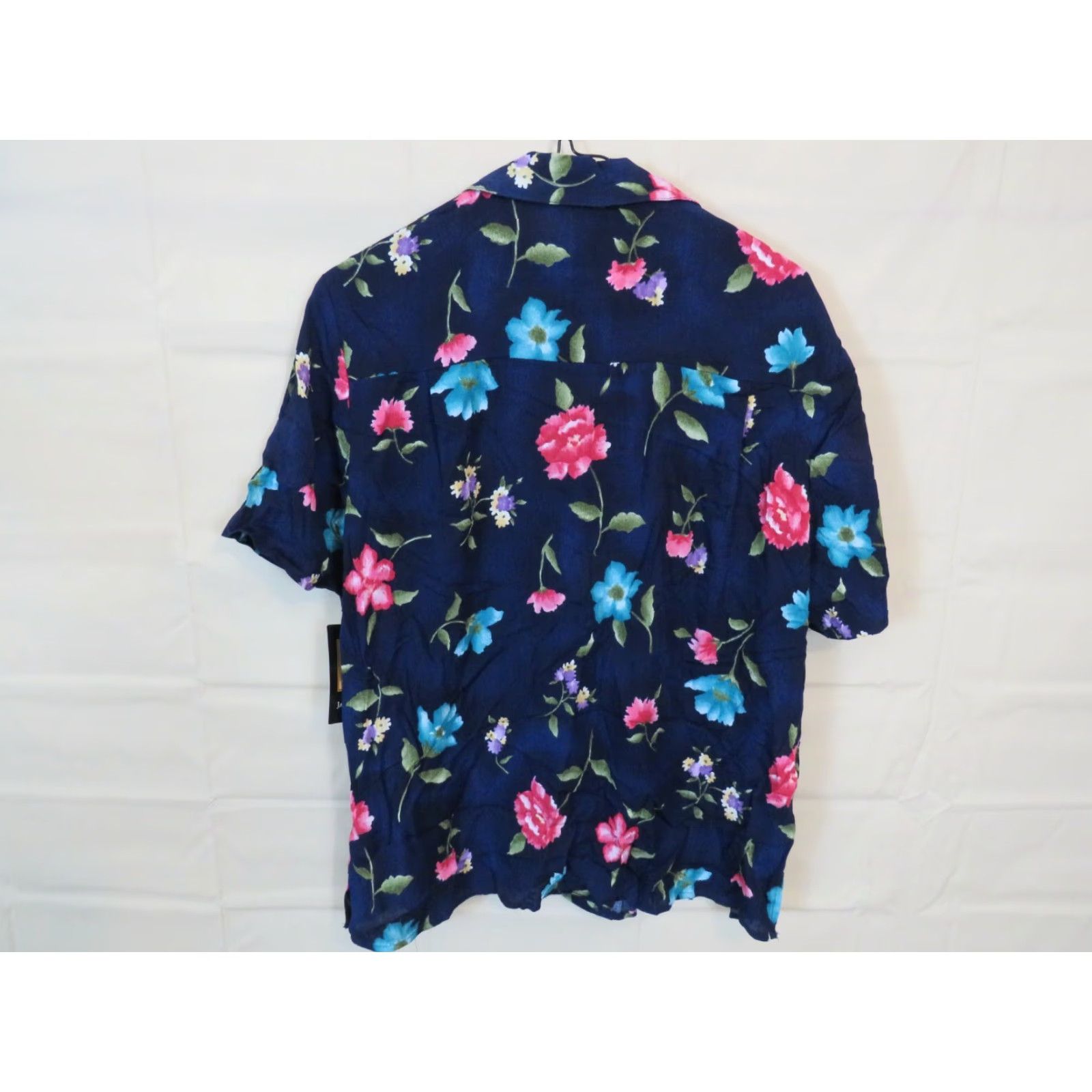 Vintage VINTAGE Jaclyn Smith Shirt Blue White Pink Flower Medium Adult Large Blue Jaclyn Smith Shirt Women’s Size L / US 10 / IT 46 - 4 Thumbnail