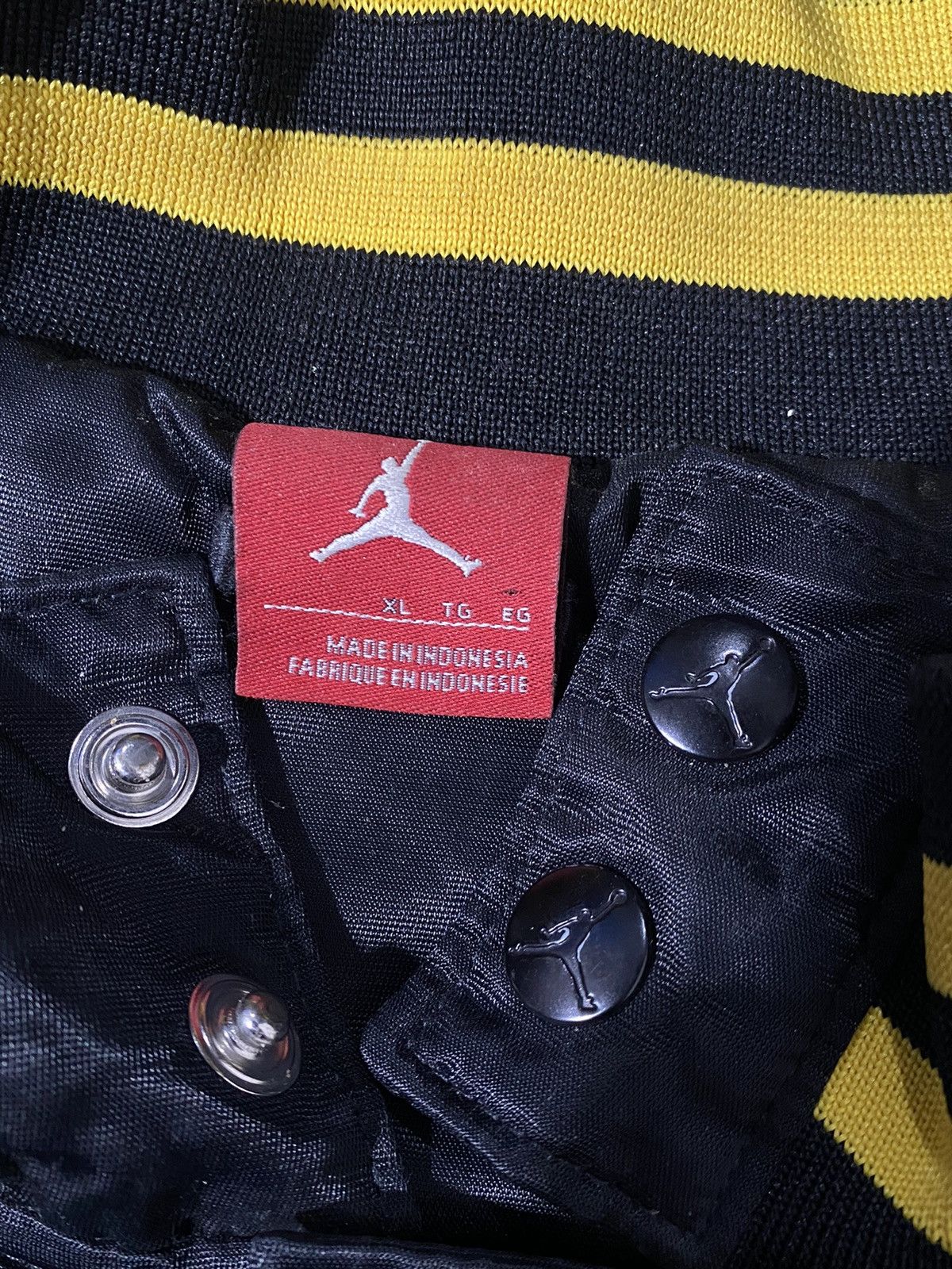 Jordan Brand vintage air jordan jacket big logo golden pin Size US XL / EU 56 / 4 - 7 Thumbnail