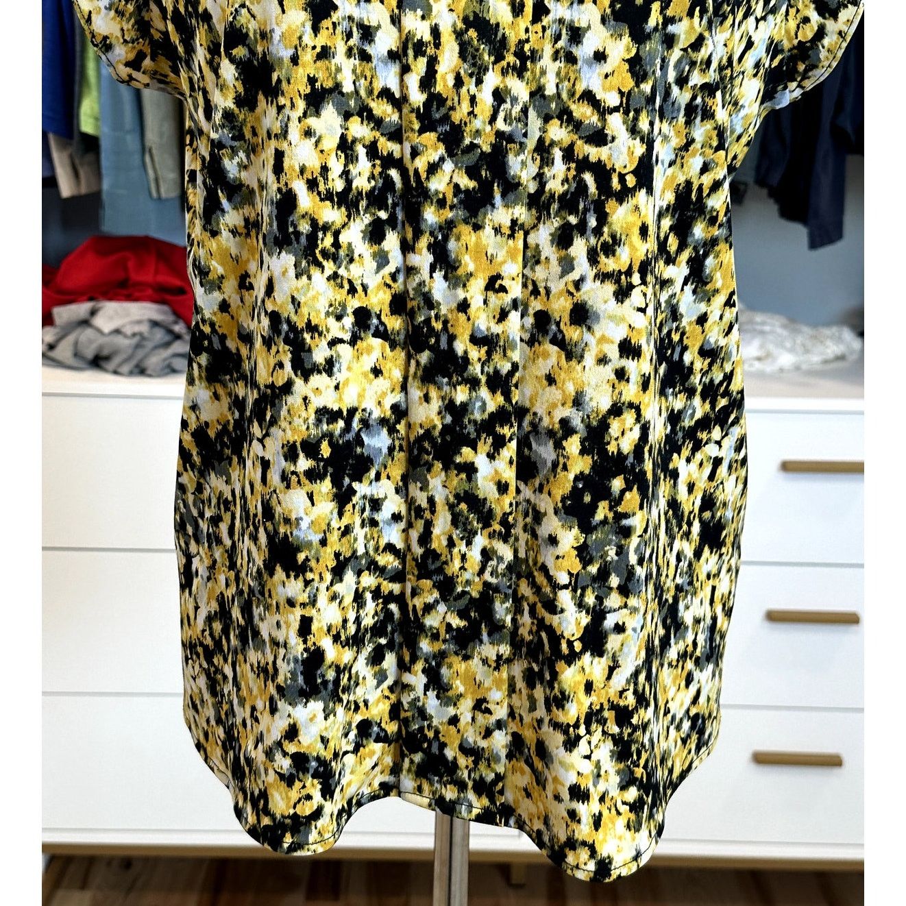 Other Tahari Women's Abstract Yellow Black Floral Cap Sleeve M Size M / US 6-8 / IT 42-44 - 3 Thumbnail