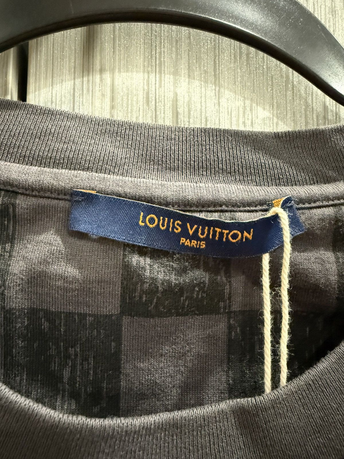 Louis Vuitton Louis Vuitton Grey Damier Logo T Shirt Size US XL / EU 56 / 4 - 5 Thumbnail