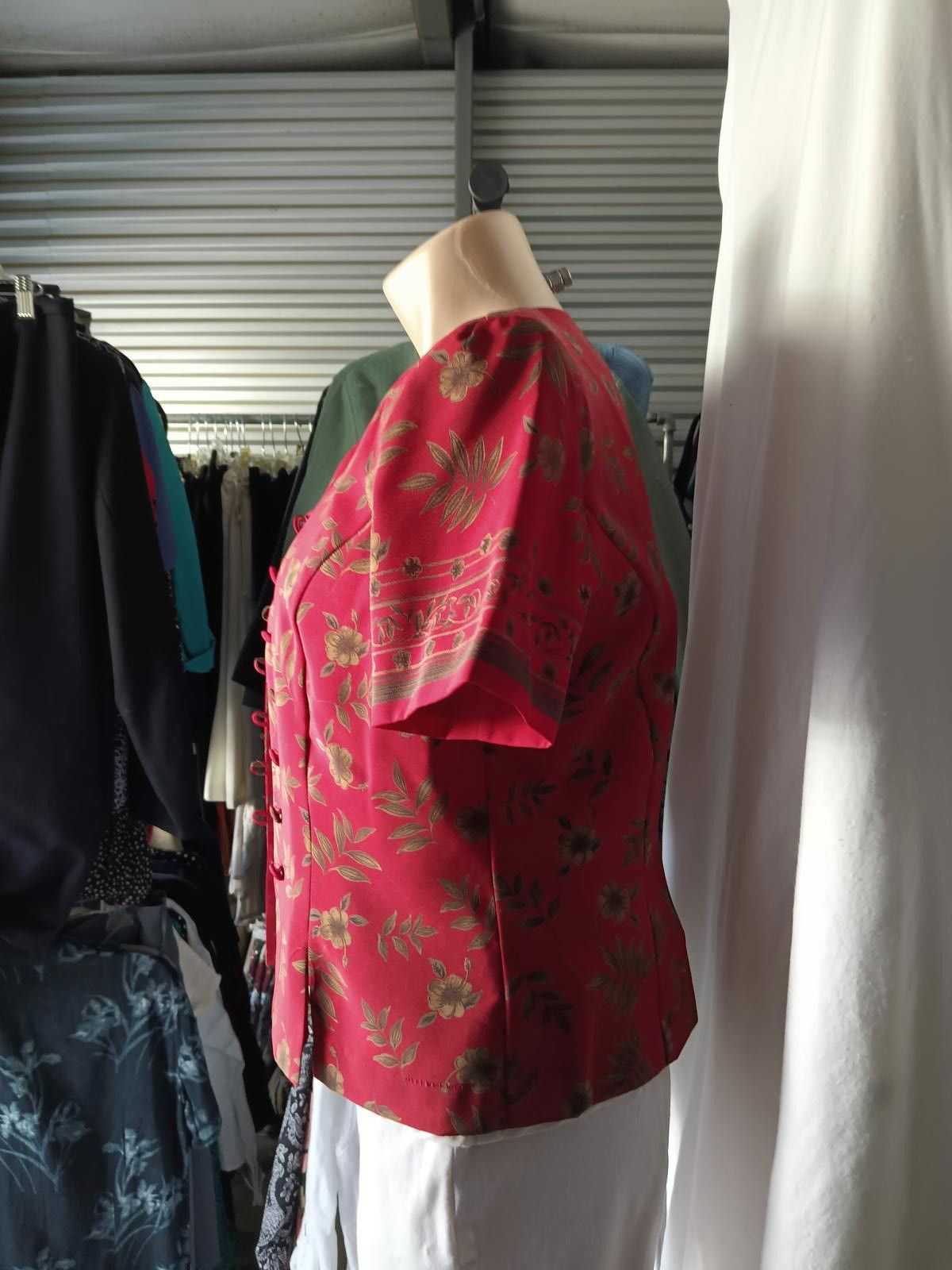 Designer Chic Red Floral Blouse by Palmode Petites Size M / US 6-8 / IT 42-44 - 2 Thumbnail