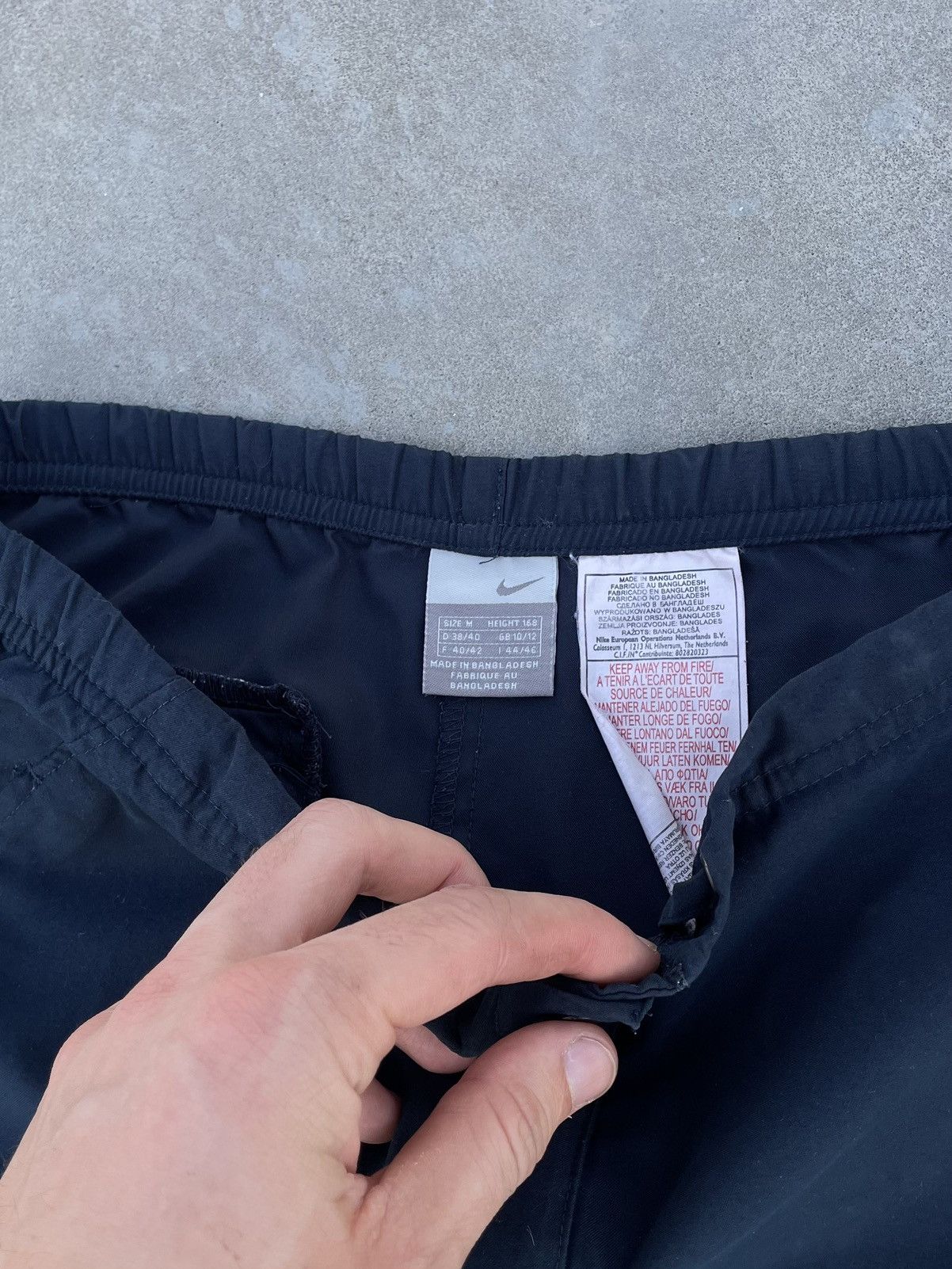 Nike Nike Vintage 90s Nylon Navy Joggers Y2K Drill Swoosh Pants Size US 32 / EU 48 - 2 Thumbnail