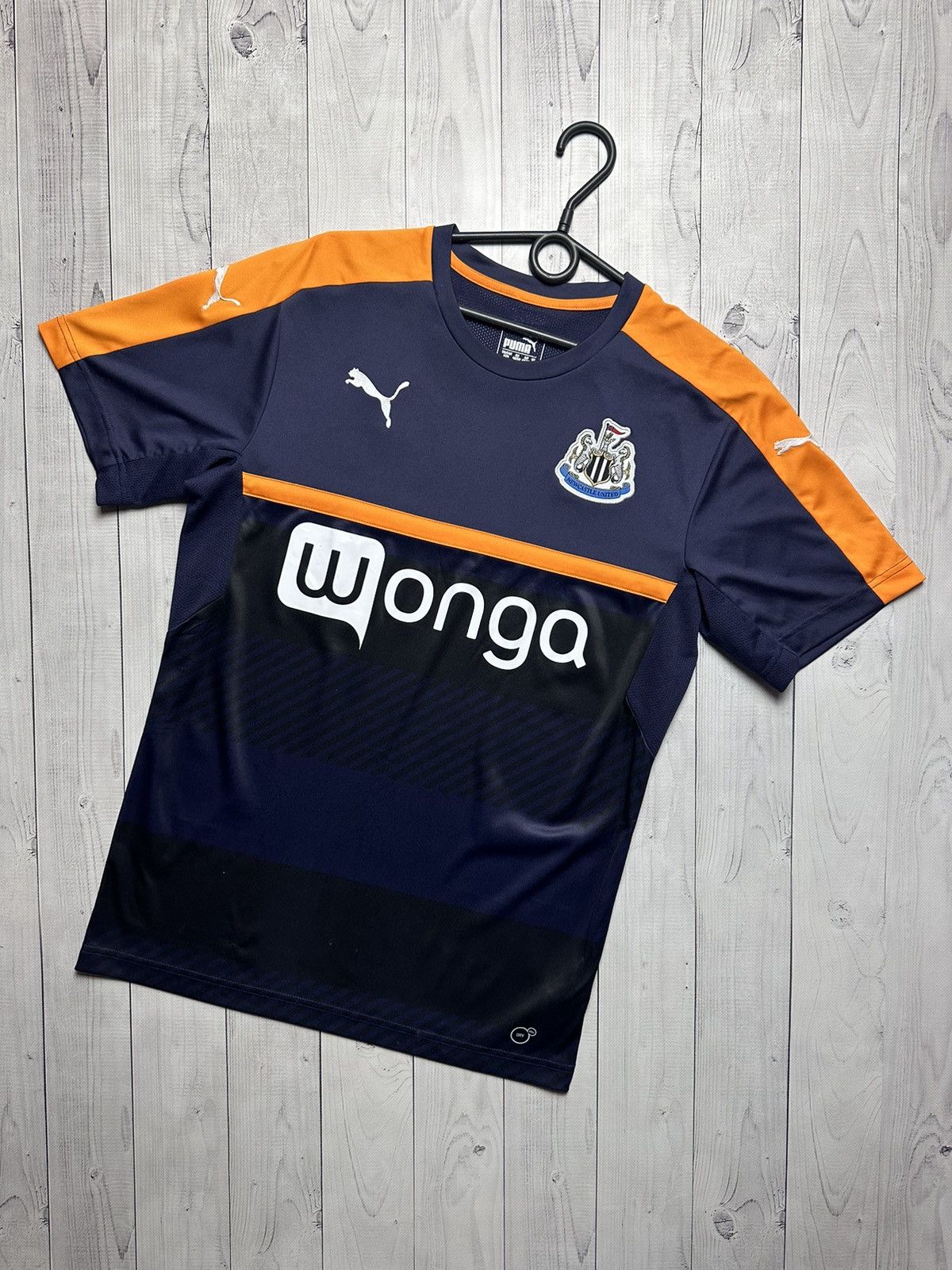 Puma × Vintage Vintage puma New Castle United soccer jersey size M Size US M / EU 48-50 / 2 - 1 Thumbnail