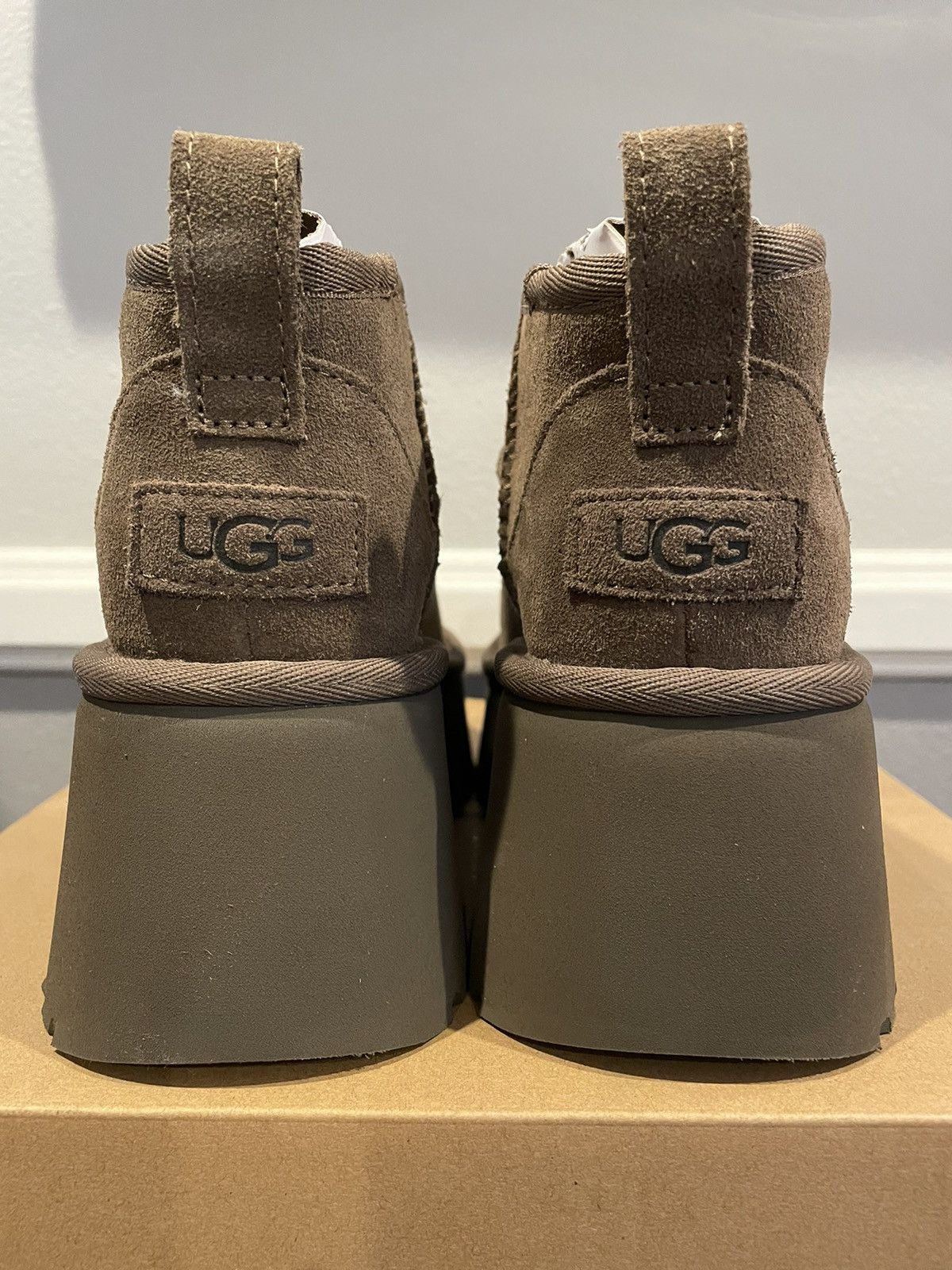 Ugg UGG Classic Ultra Mini New Heights Boot Hickory Size 5 Women Size US 5 / IT 35 - 4 Thumbnail