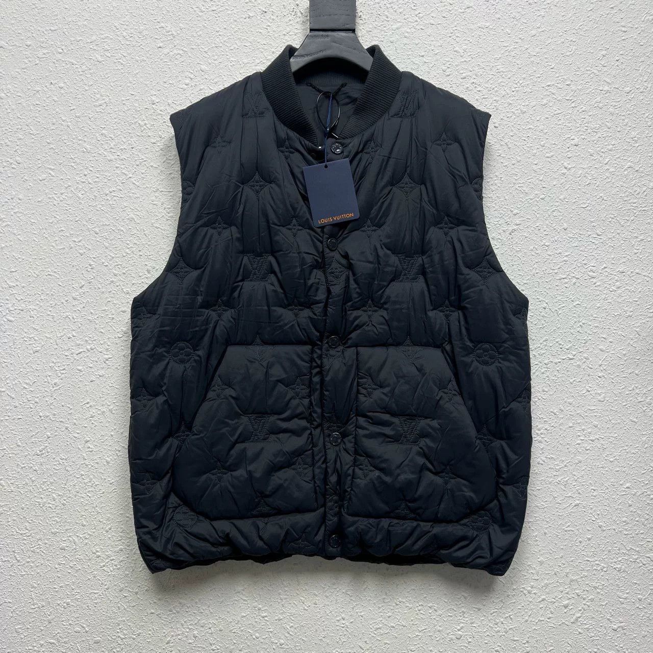 Louis Vuitton Louis Vuitton Embossed Print Down Vest Size US L / EU 52-54 / 3 - 1 Thumbnail