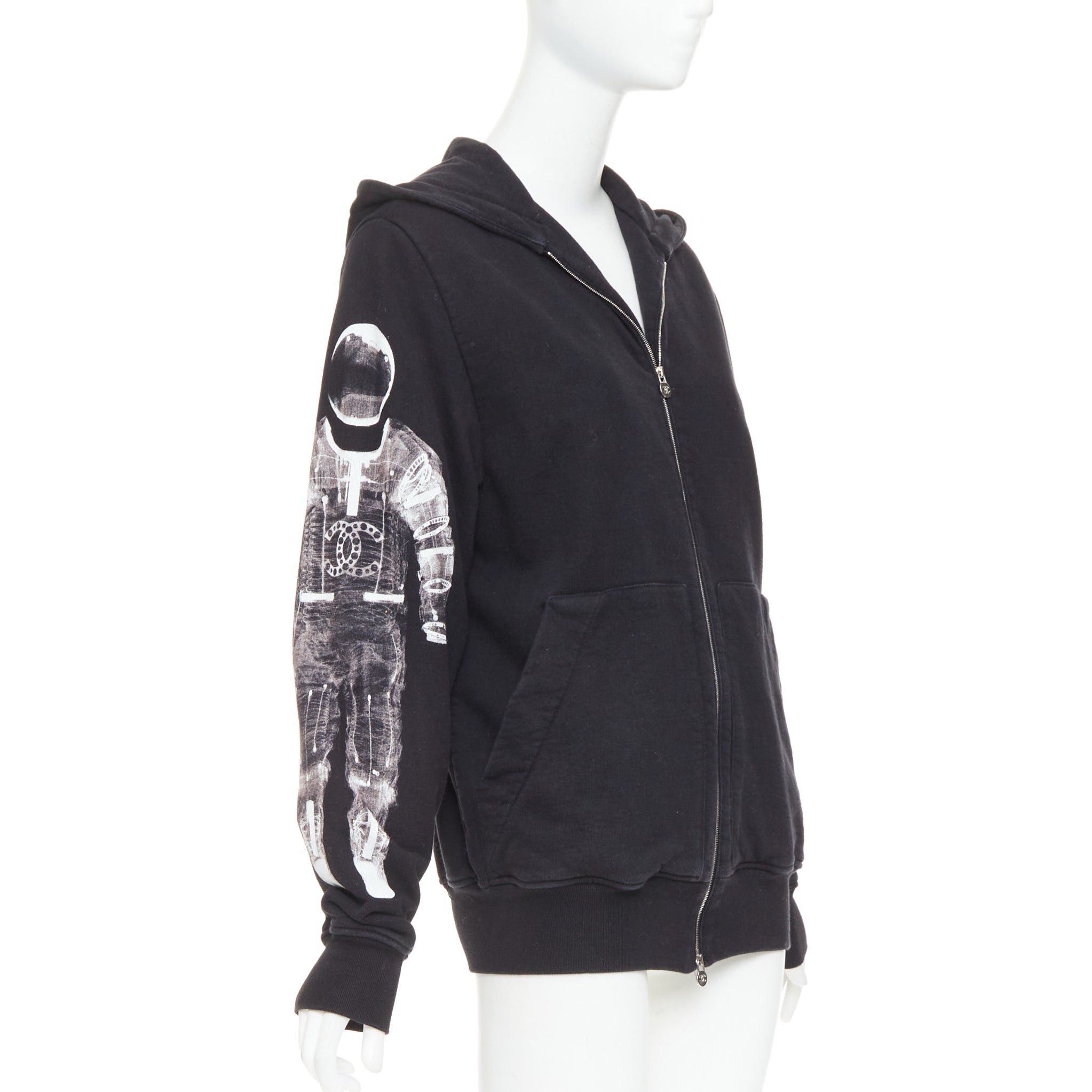 Chanel rare CHANEL 2017 Astronaut print sleeve black cotton zip up hoodie FR46 2XL Size XL / US 12-14 / IT 48-50 - 1 Thumbnail