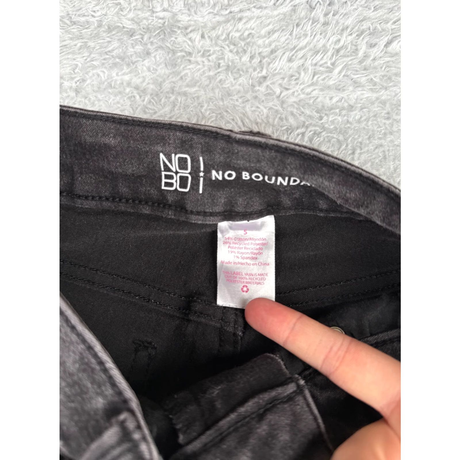 Vintage VINTAGE No Boundaries Women's Jeans Bootcut 5 Regular Size 24 Waist Black Cotton Blend Denim Early 2000s Size 27" / US 4 / IT 40 - 6 Thumbnail