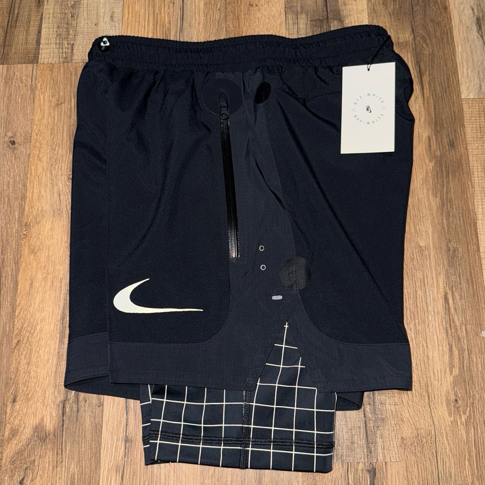 Nike Nike x Off-White Grid Black Shorts Size US 27 - 3 Thumbnail