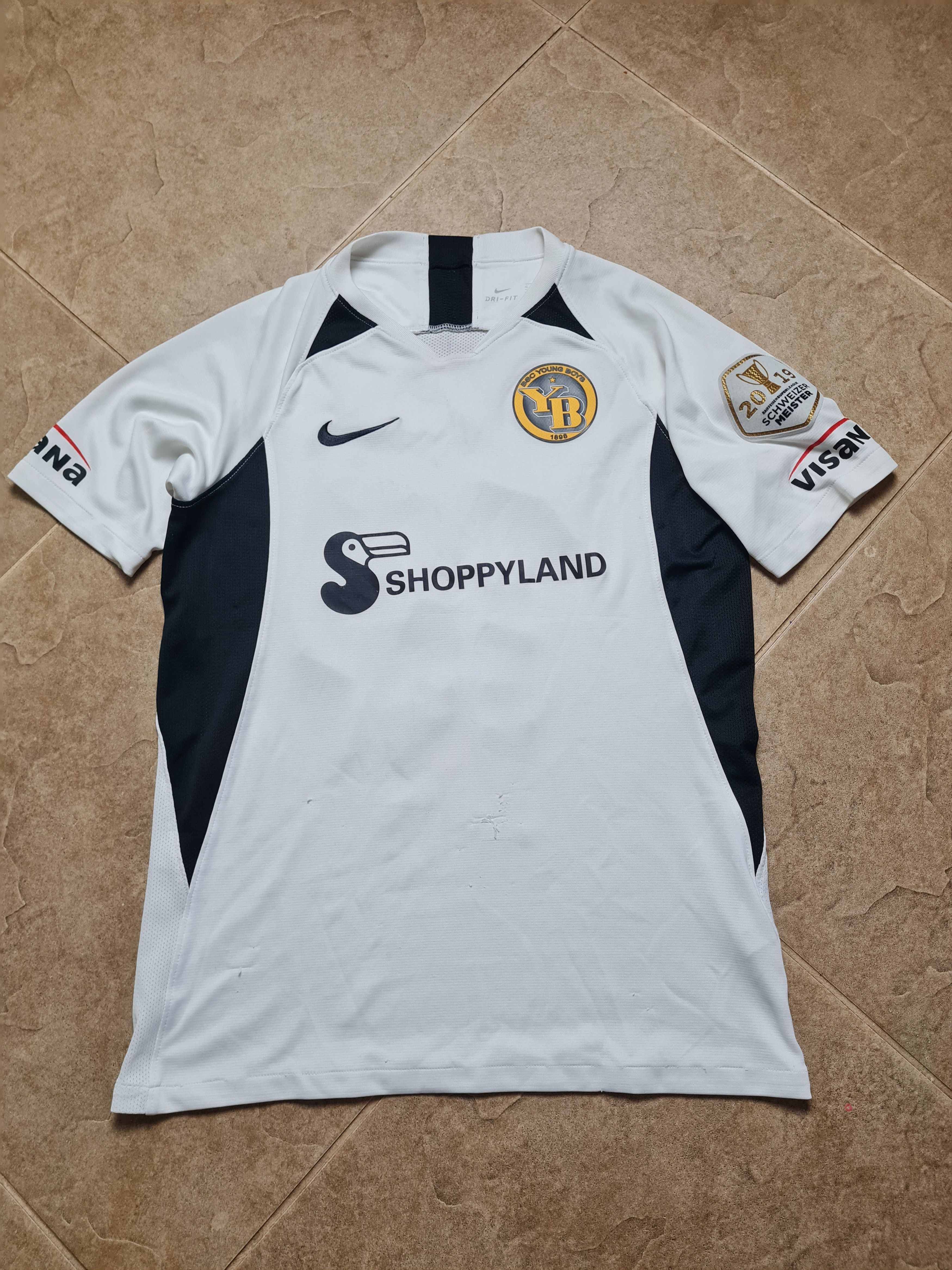 Nike BSC YOUNG BOYS 2019/2020 AWAY SHIRT SOCCER NIKE # 18 NSAME Size US XS / EU 42 / 0 - 7 Thumbnail