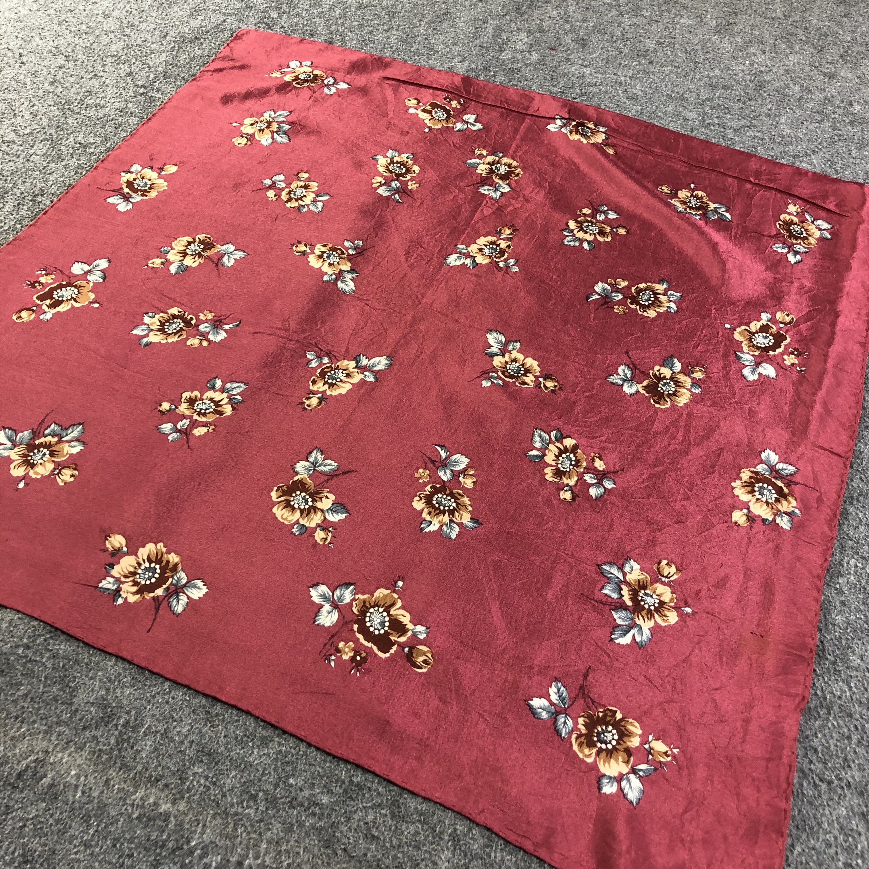 Japanese Brand Vintage Hand Rolled Floral Silk Scarf M424 Size ONE SIZE - 2 Thumbnail