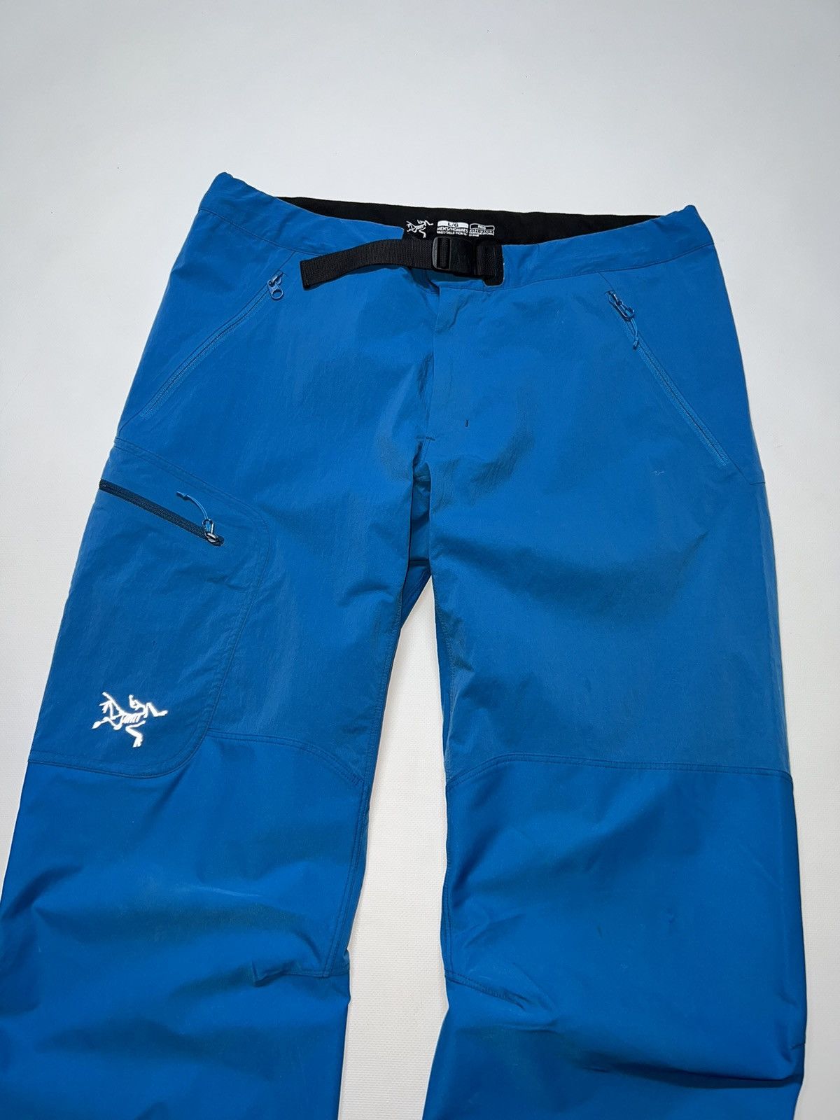 Image of Arcteryx x Outdoor Life Vintage Y2K Arc’Teryx Rec Nylon Reflective Logo Track Pants in Blue (Size 3