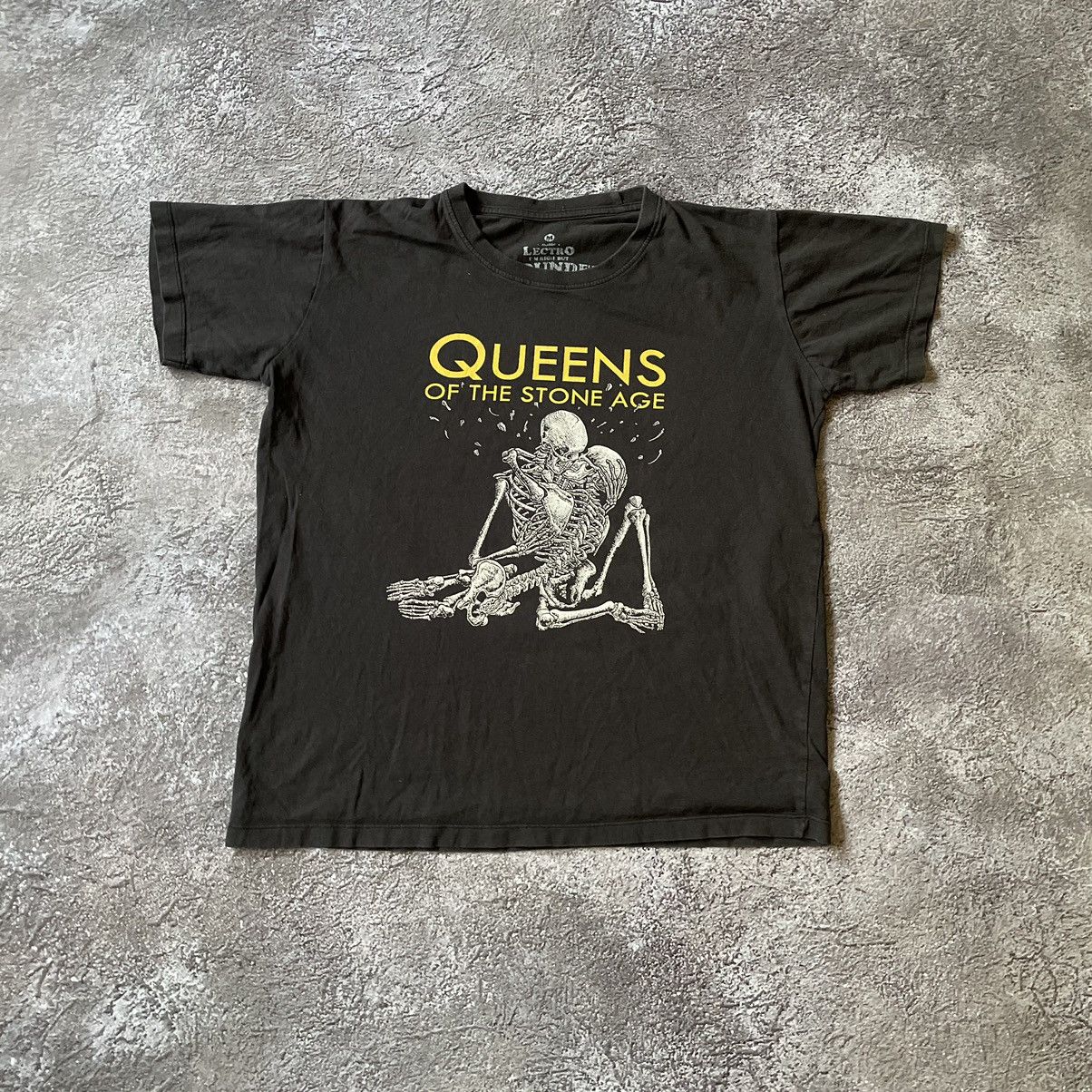 Vintage Vintage Y2K Queens Graphic Tee Faded Black Goth Wide Leg M Size US M / EU 48-50 / 2 - 3 Thumbnail