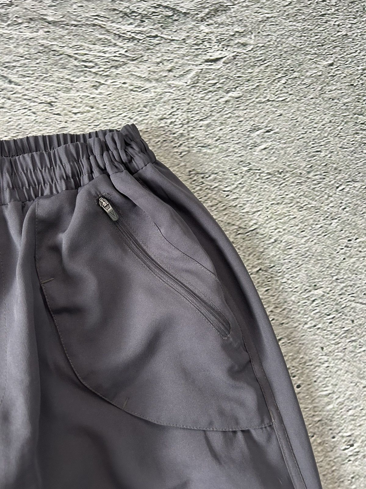 Umbro × Vintage Umbro nylon track pants vintage grey cargo parachute Size US 30 / EU 46 - 3 Thumbnail