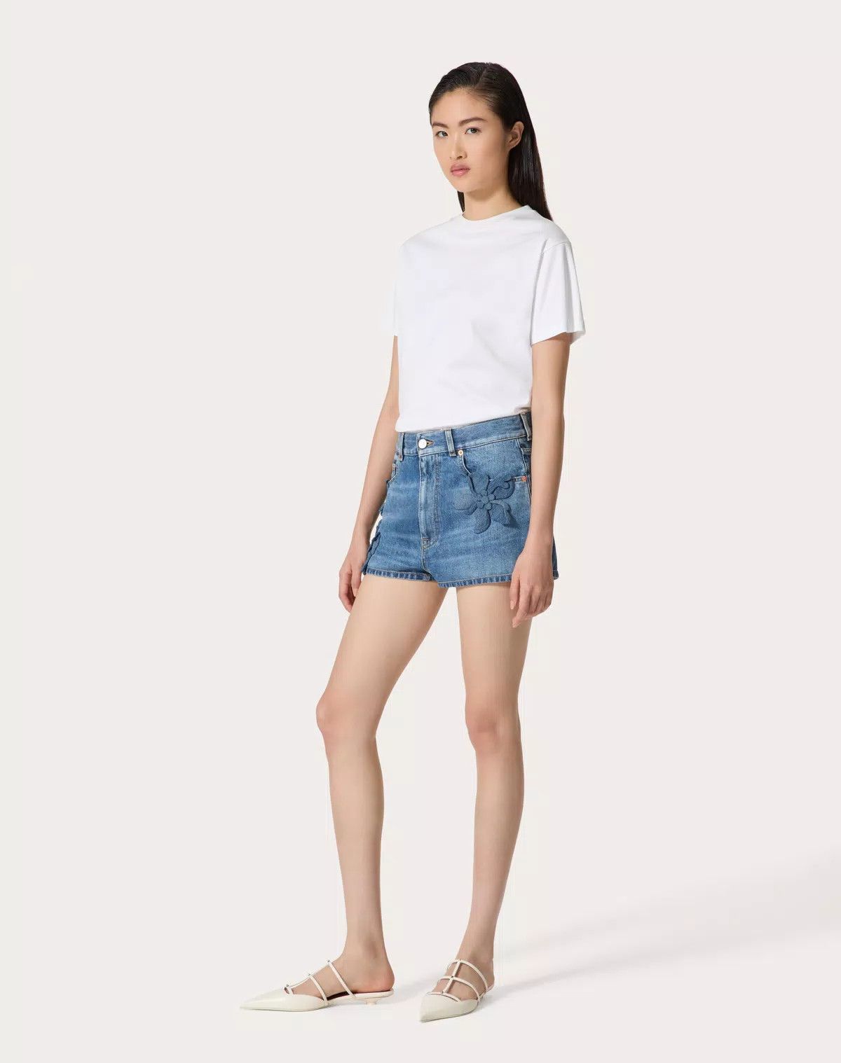 Valentino o1s1wg110625 Embroidered Denim Shorts in Medium Blue Size 28" / US 6 / IT 42 - 3 Thumbnail
