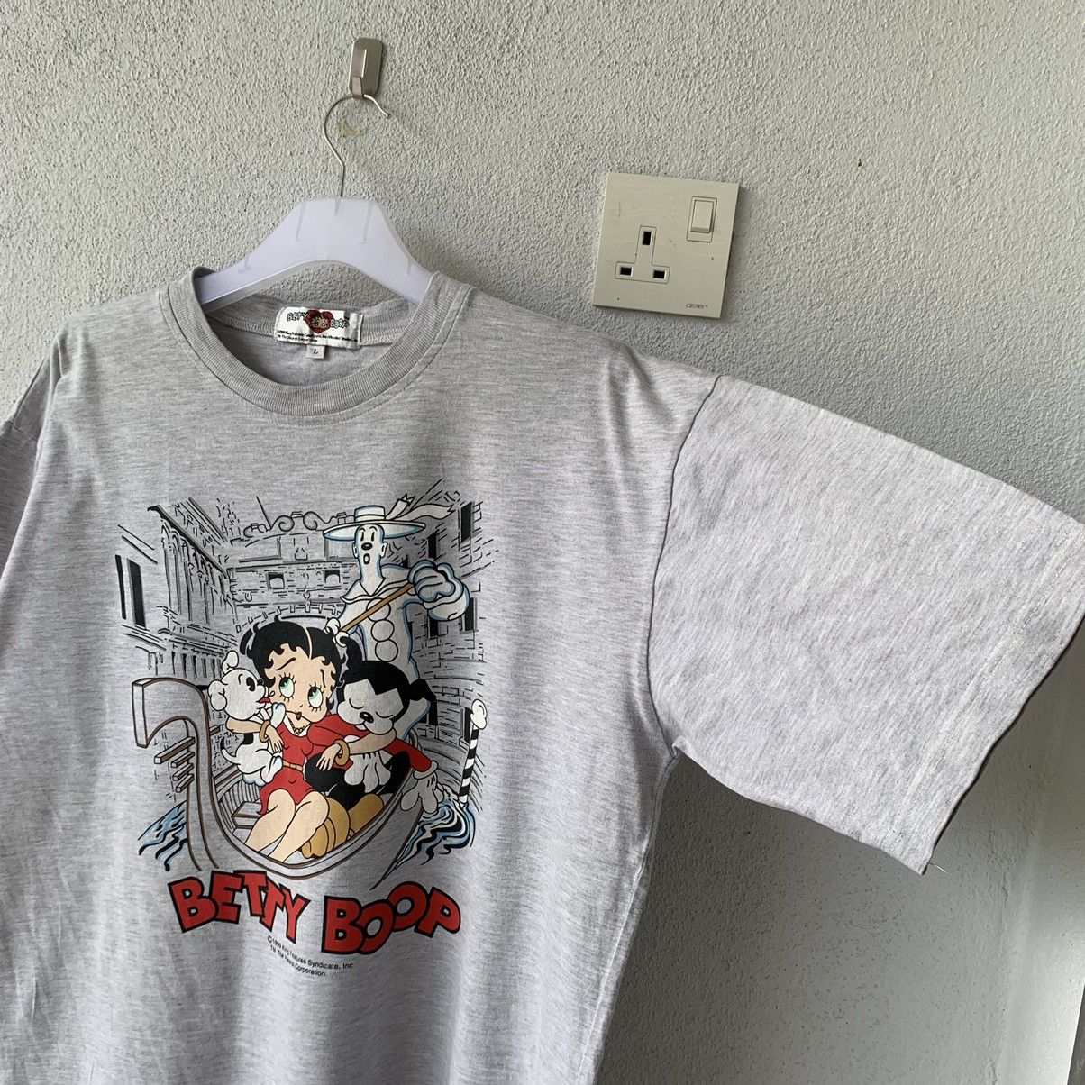 Vintage BETTY BOOP t shirt spell out big print design.. size L Size US L / EU 52-54 / 3 - 3 Thumbnail