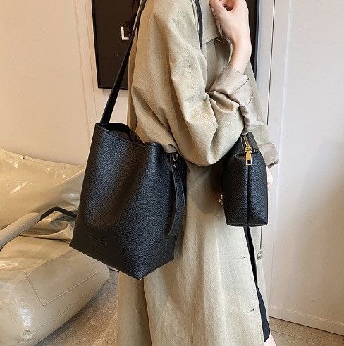 Japanese Brand Huskycat French lychee bucket bag Size ONE SIZE - 2 Thumbnail