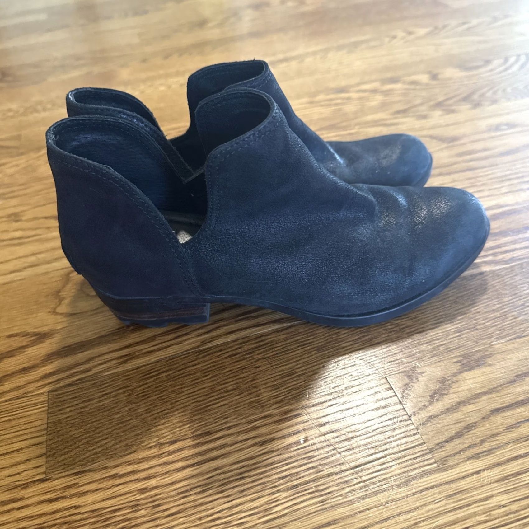 SOREL Sorel Lolla Bootie Boots Size 8 Black Distressed Suede Low Heel Womens Cutout Ankle Bootie Booties Leather Insole Rubber Outsole Size US 8 / IT 38 - 5 Thumbnail
