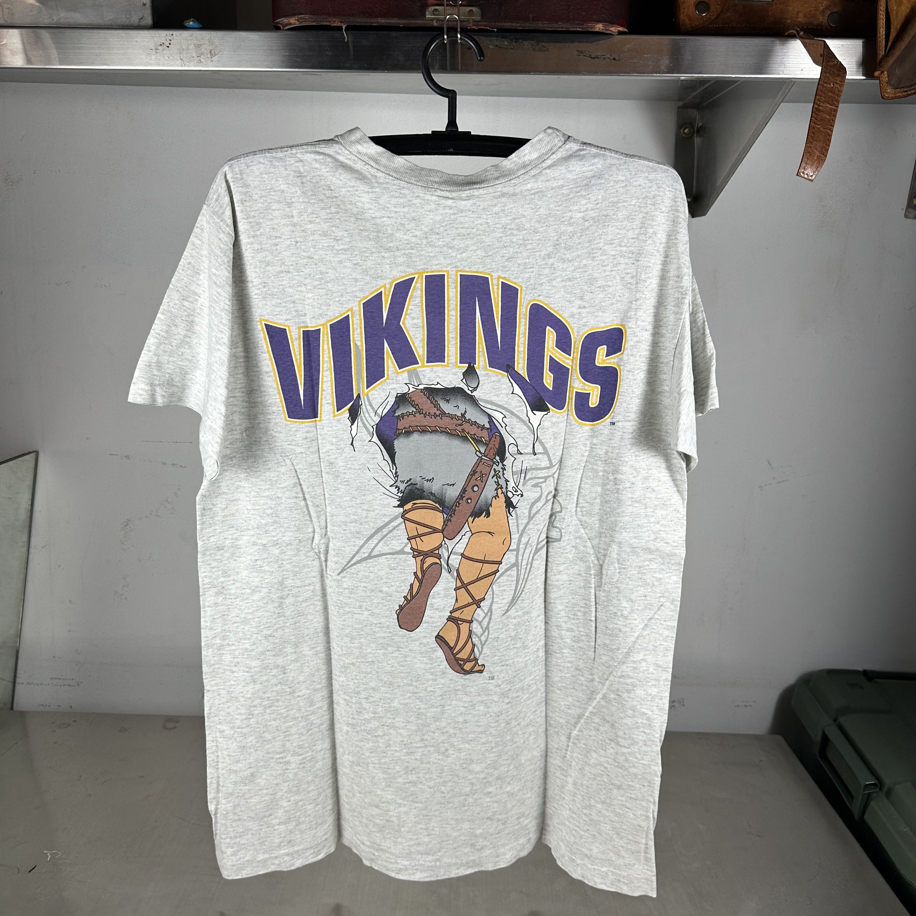 Vintage 1993 Minnesota Vikings Football NFL Breakthrough Nutmeg Tee Size US M / EU 48-50 / 2 - 3 Thumbnail