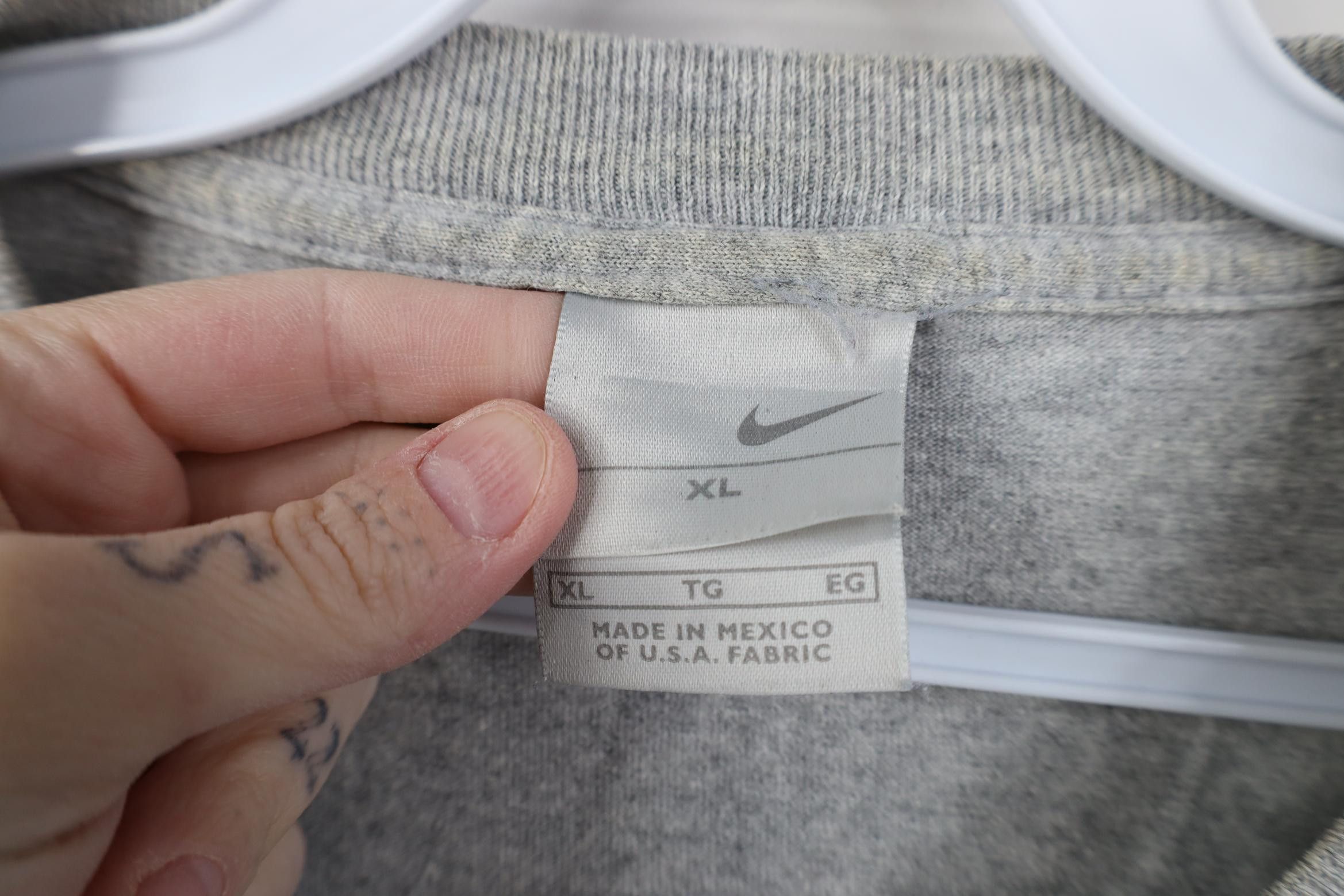 Nike Vintage Nike Travis Scott Center Swoosh T-Shirt Heather Gray Size US XL / EU 56 / 4 - 11 Thumbnail