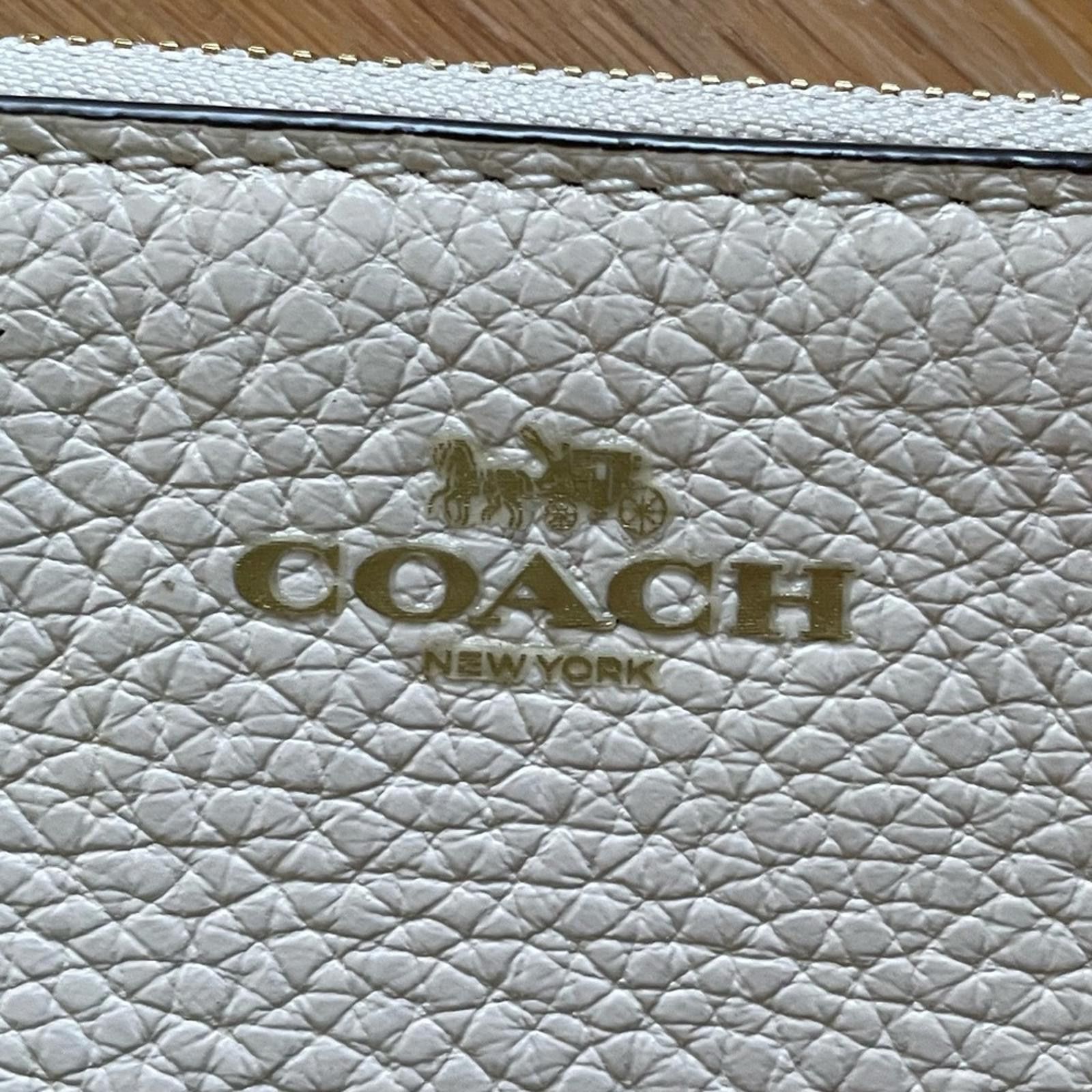 Coach Never Used Coach Large Corner Zip Wristlet Wallet Purse Bag Size ONE SIZE - 2 Thumbnail