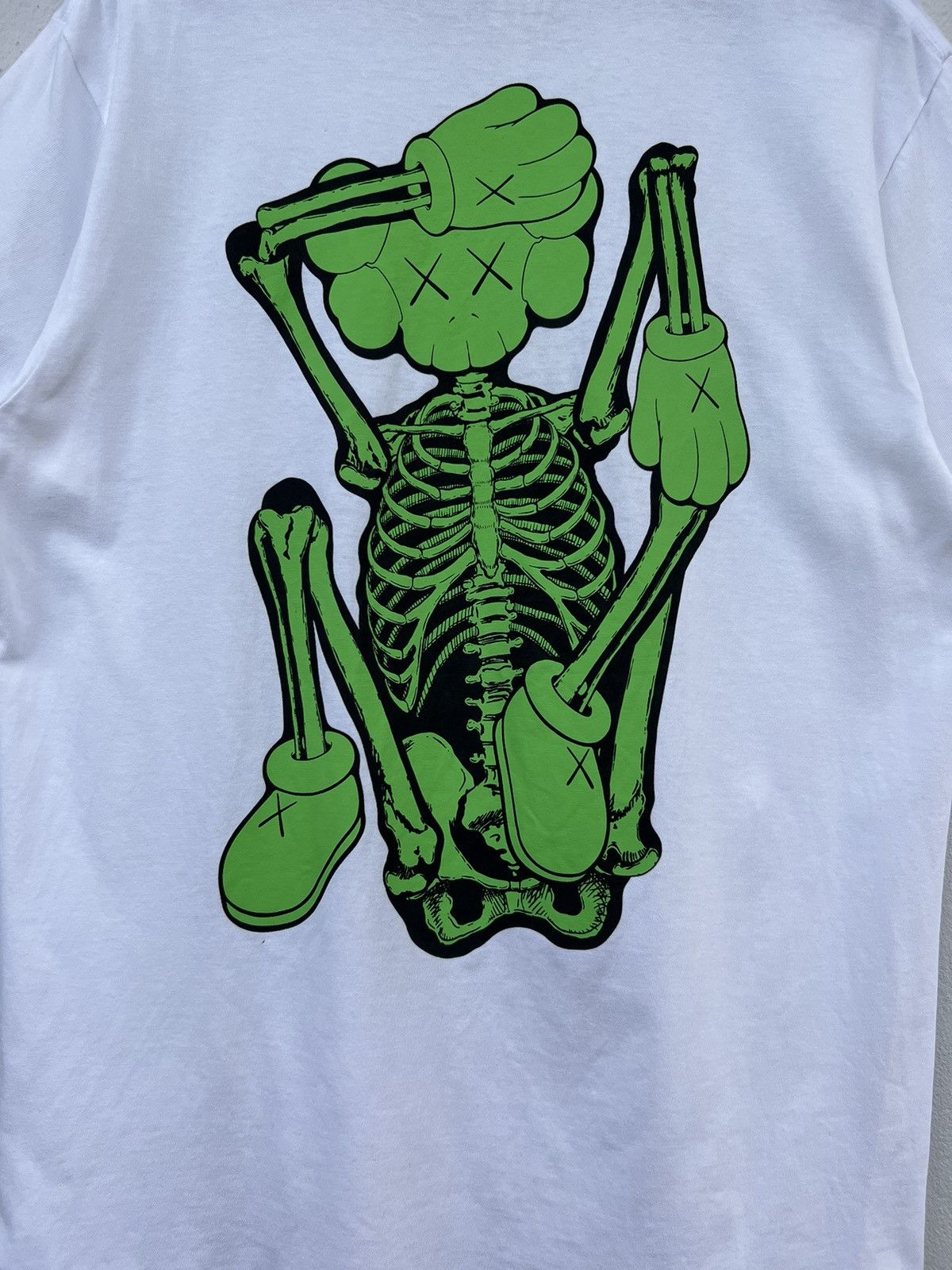 Kaws × Uniqlo Kaws X Uniqlo Shirt Skeleton Size US L / EU 52-54 / 3 - 8 Thumbnail