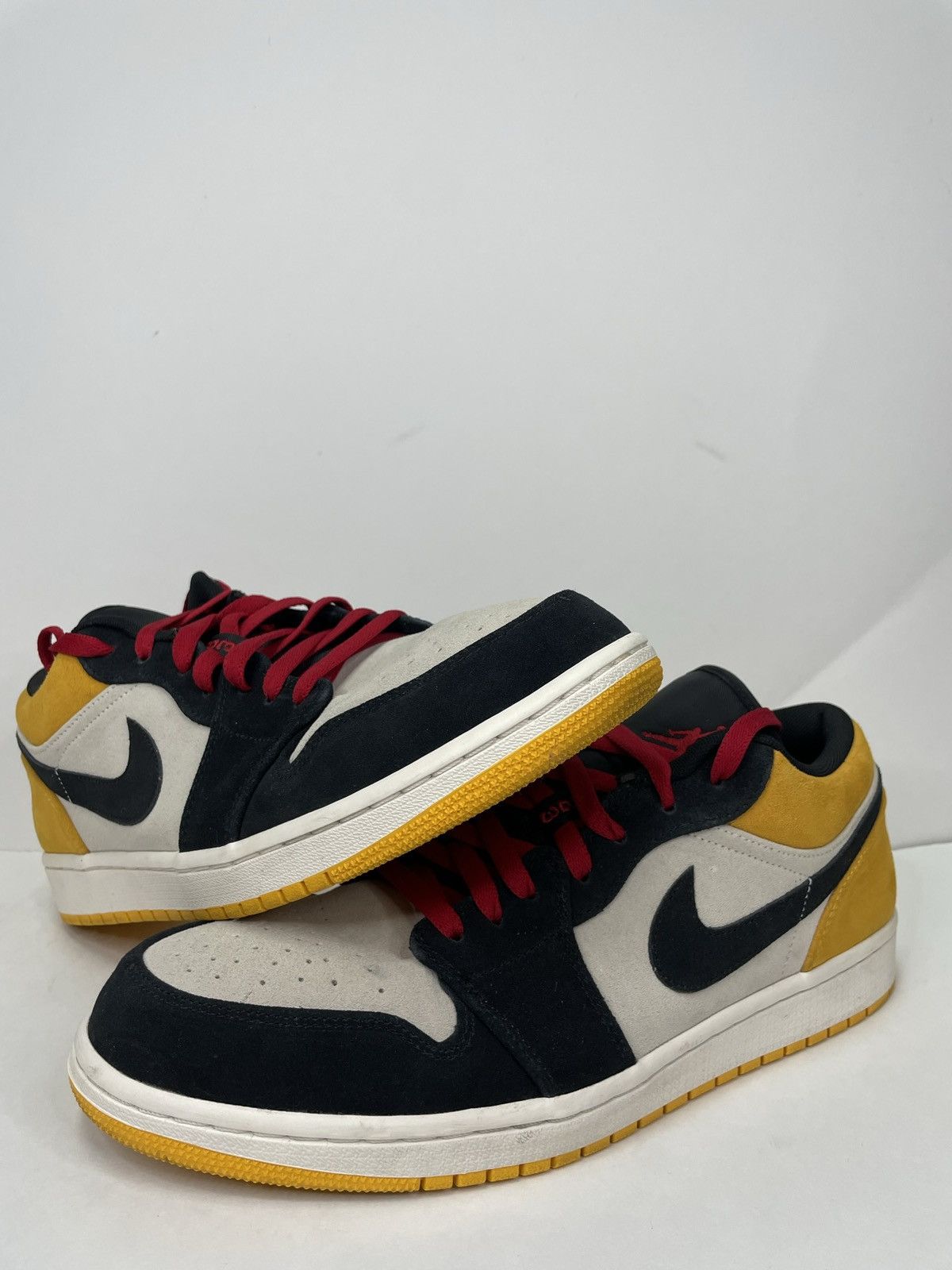 Air Jordan Low University Gold - Main Image