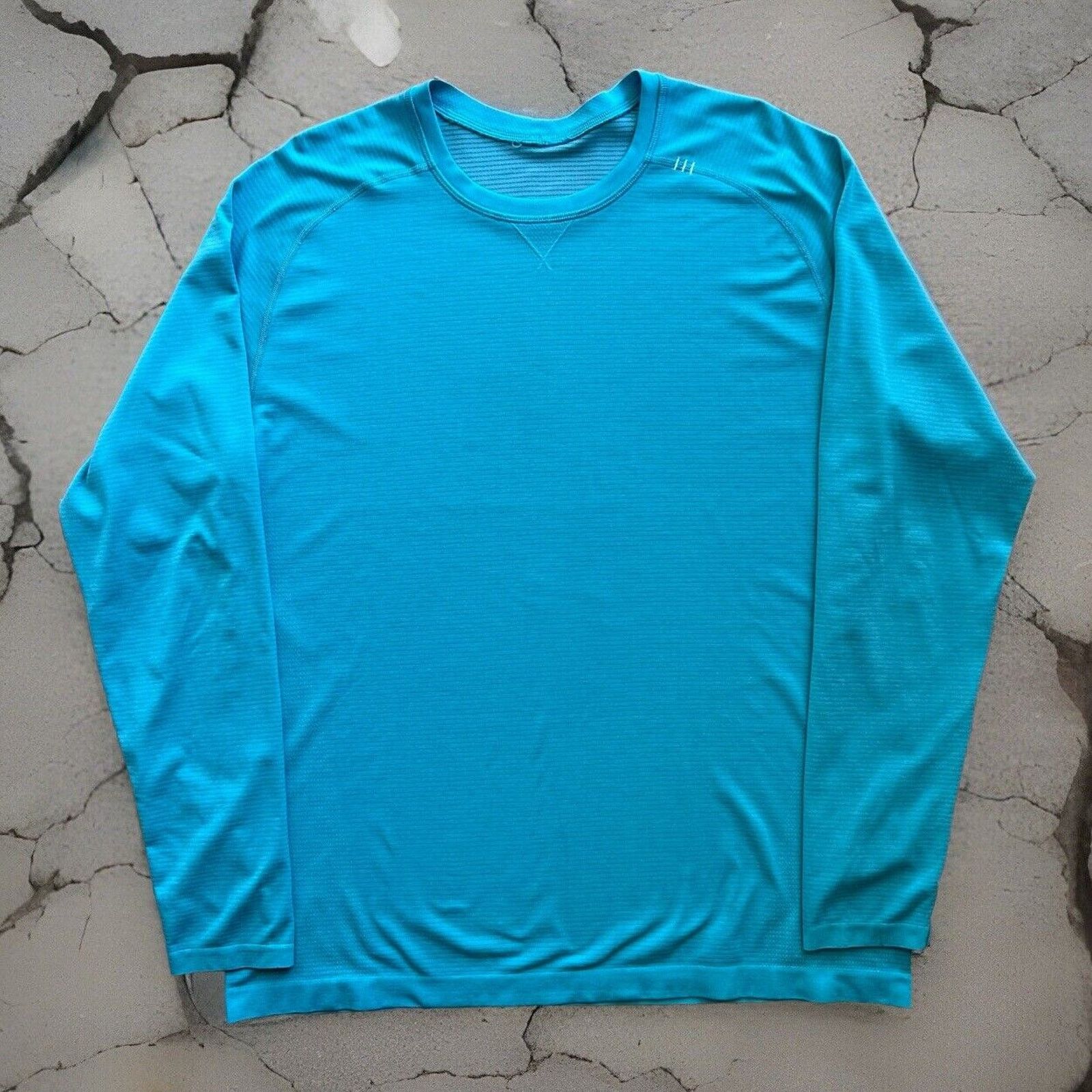 Lululemon Lululemon Metal Vent Shirt XL Blue Long Sleeve Casual Size US XL / EU 56 / 4 - 1 Thumbnail