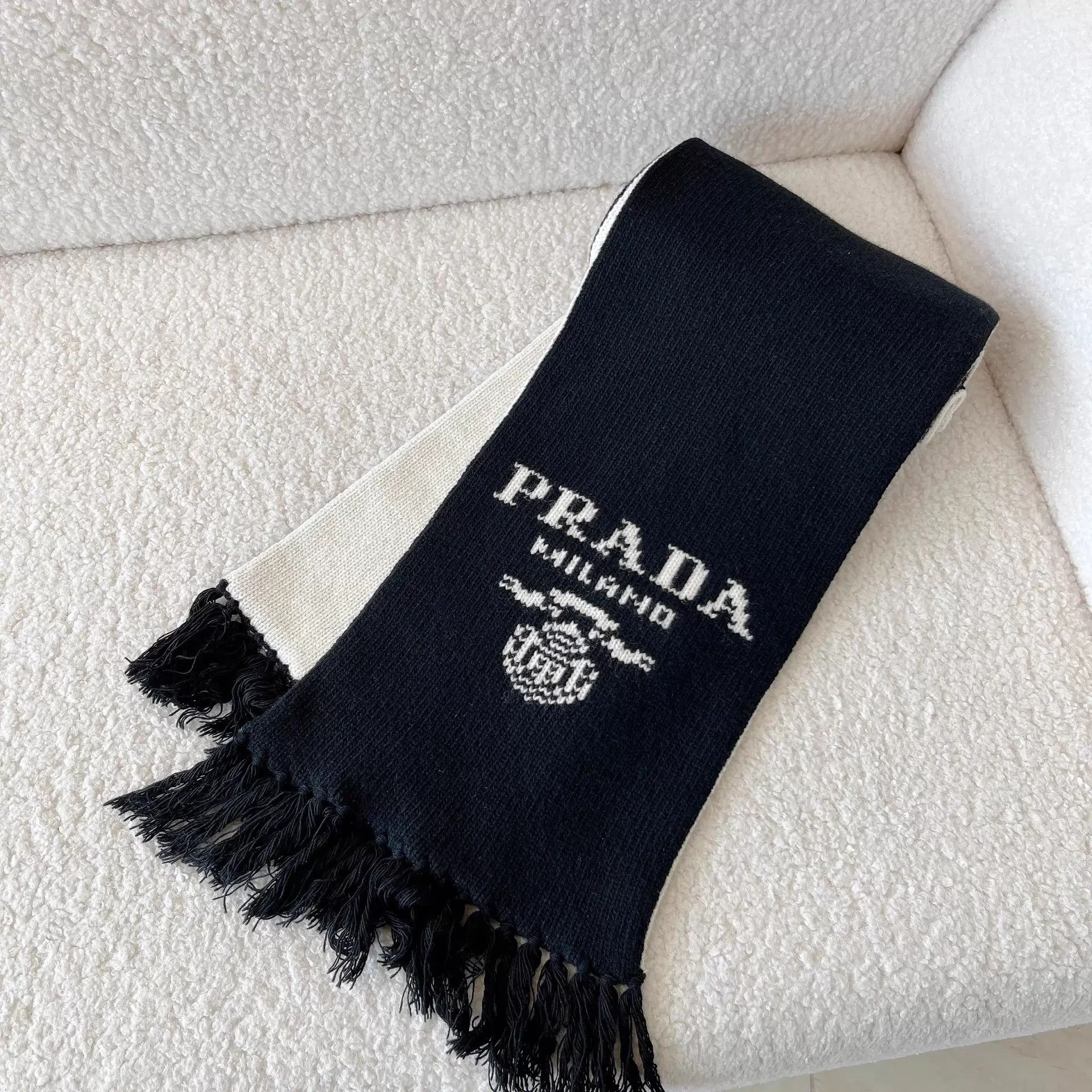 Prada Prada Black Wool Scarf Size ONE SIZE - 1 Thumbnail